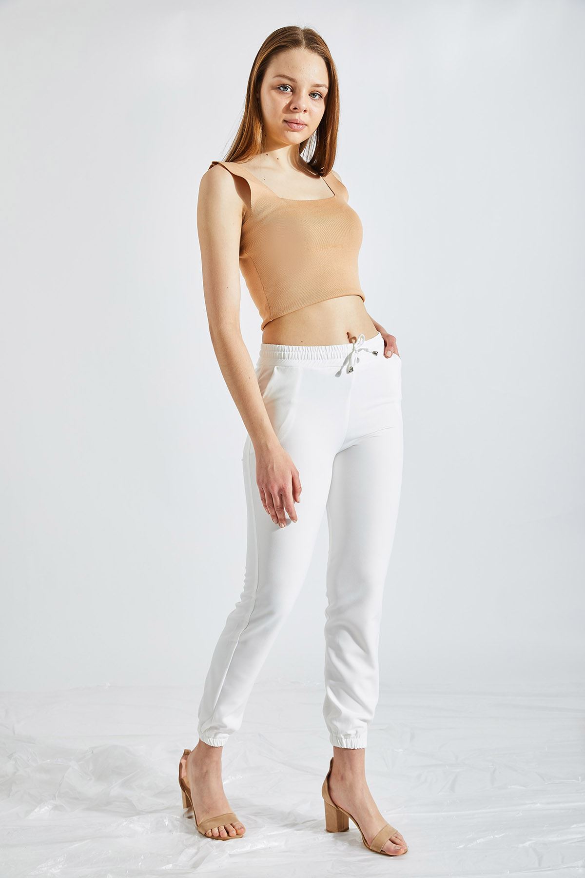 Kadın Bel Ve Paça Lastikli Beyaz Kumaş Pantolon