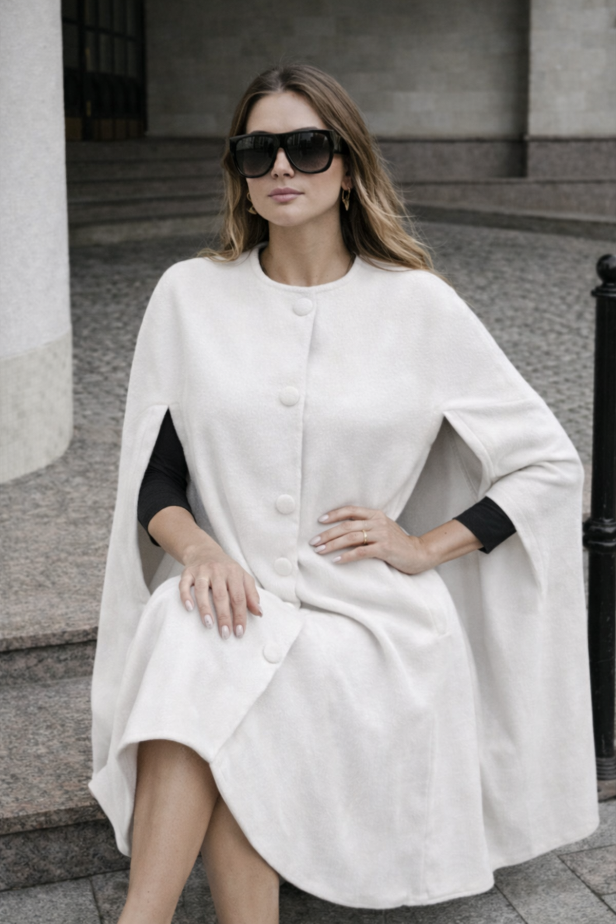 Kadın Kolsuz Relax Fit Beyaz Kaşe Panço