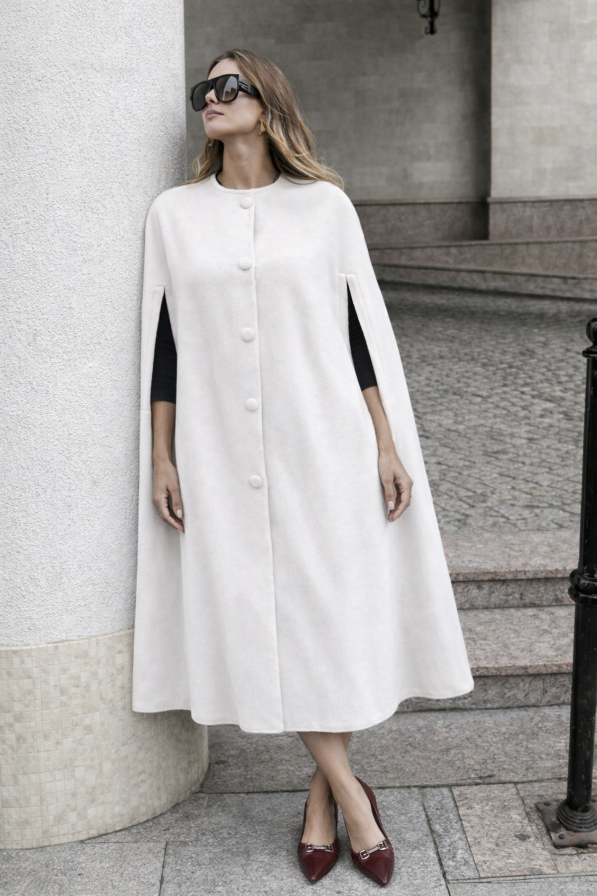 Kadın Kolsuz Relax Fit Beyaz Kaşe Panço