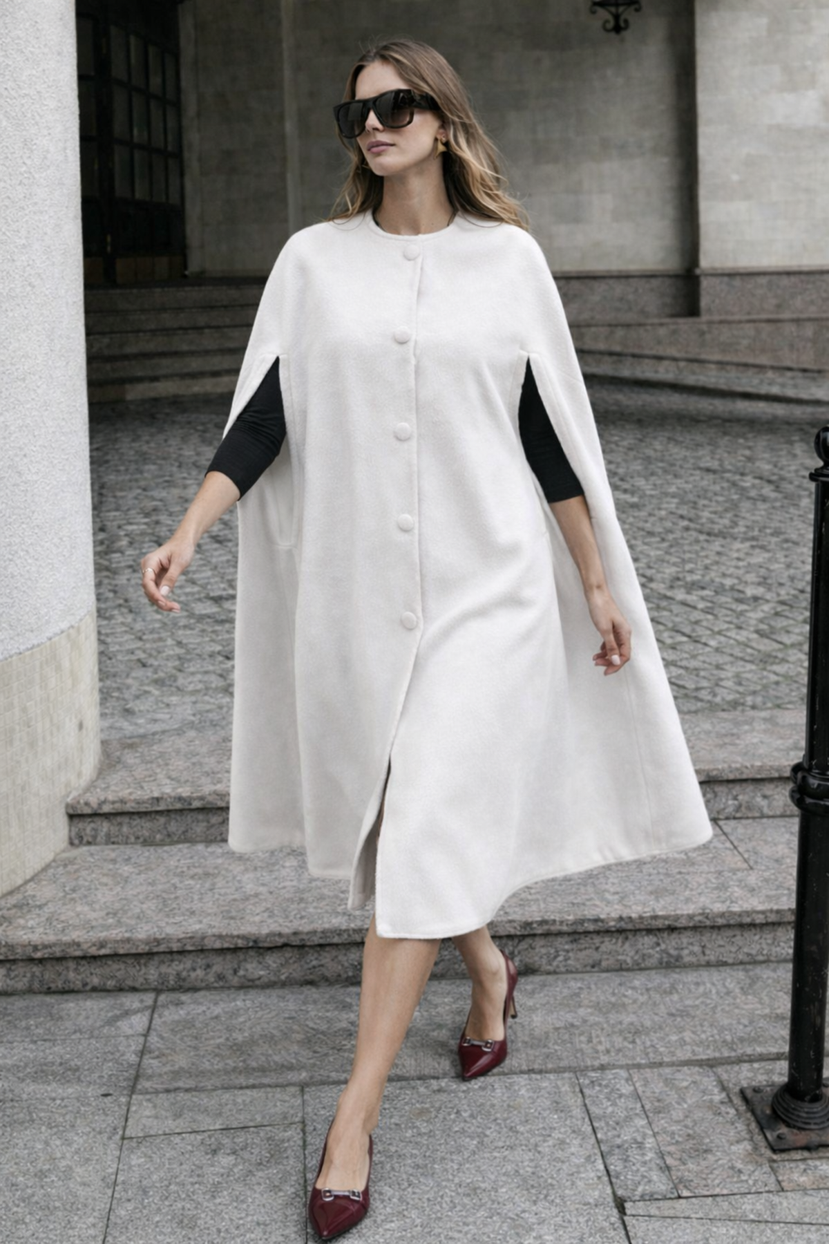 Kadın Kolsuz Relax Fit Beyaz Kaşe Panço