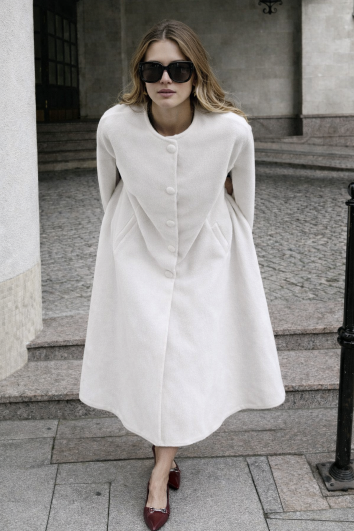 Kadın Kolsuz Relax Fit Beyaz Kaşe Panço