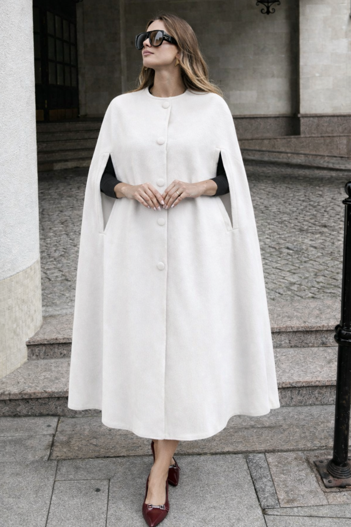 Kadın Kolsuz Relax Fit Beyaz Kaşe Panço