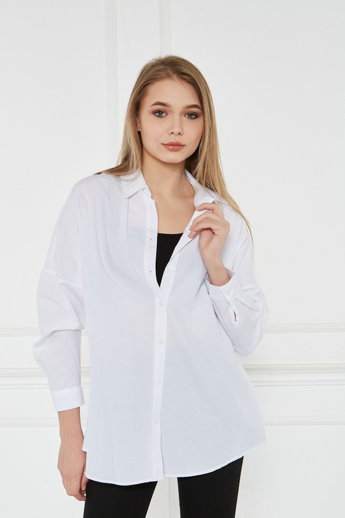 Kadın Oversize Uzun Basic Beyaz Gömlek