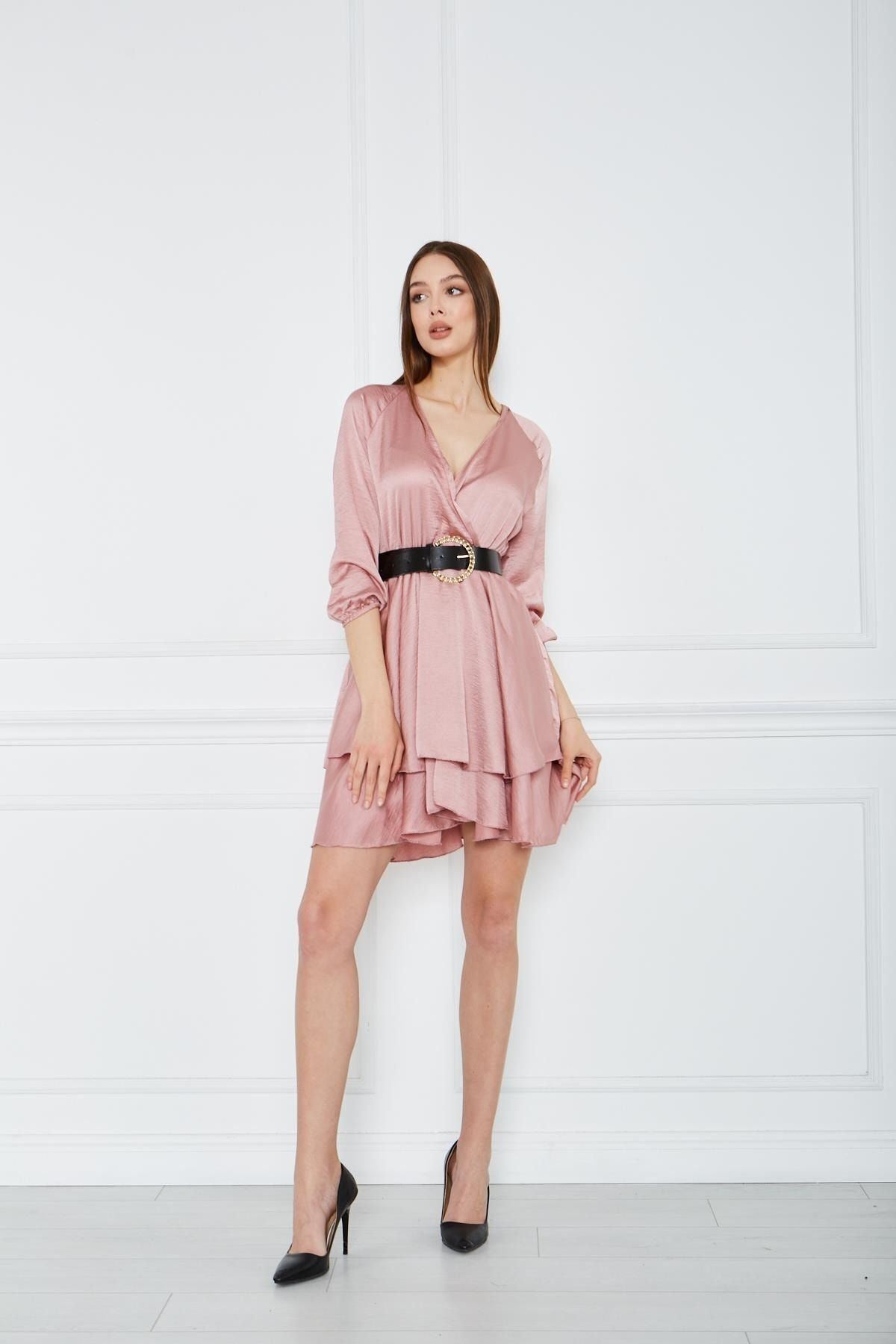 Kadın Kruvaze Yaka Volanlı Beli ve Kolu Lastikli Saten Kısa Elbise