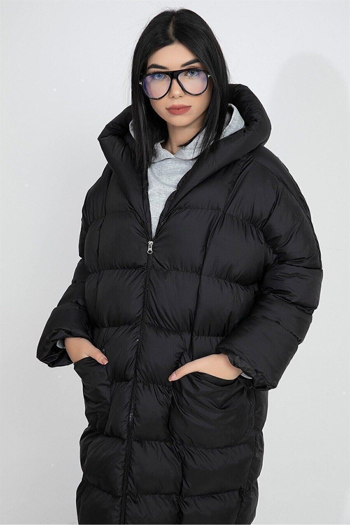 Kapüşonlu Uzun Oversize Şişme Kadın Mont - Siyah