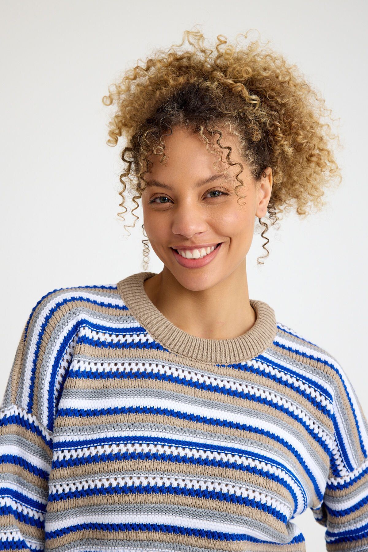 Kadın Trend Delikli Günlük Mavi Crop Kazak