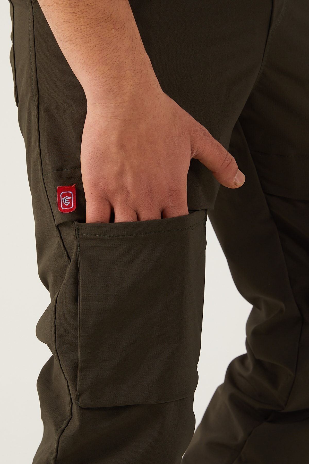 Erkek Paraşüt Kumaş Tarz Cepli Paça ve Bel Lastikli Jogger Spor Pantolon