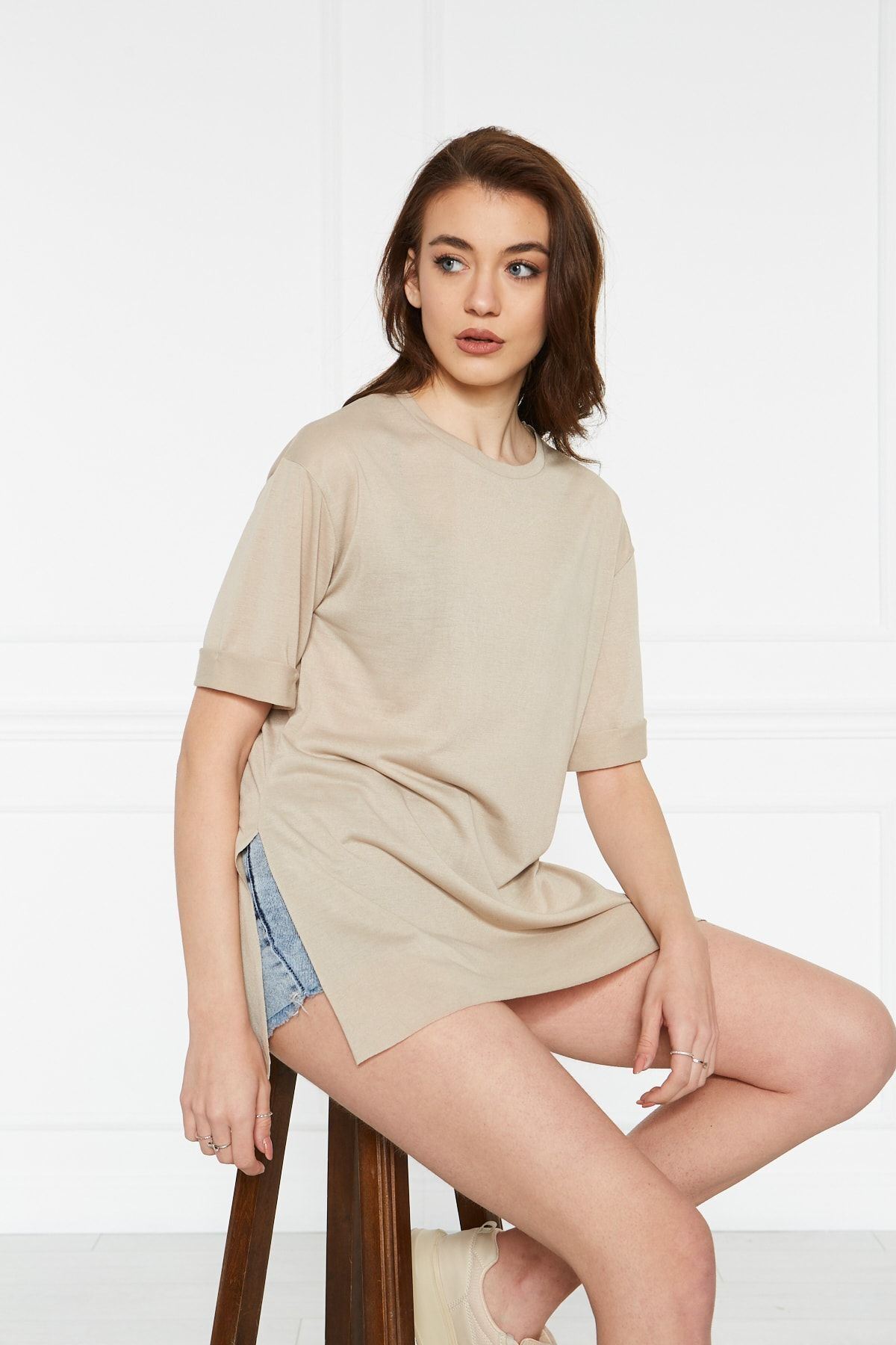 Kadın Kol Katlı Yırtmaçlı Salaş Oversize Tshirt