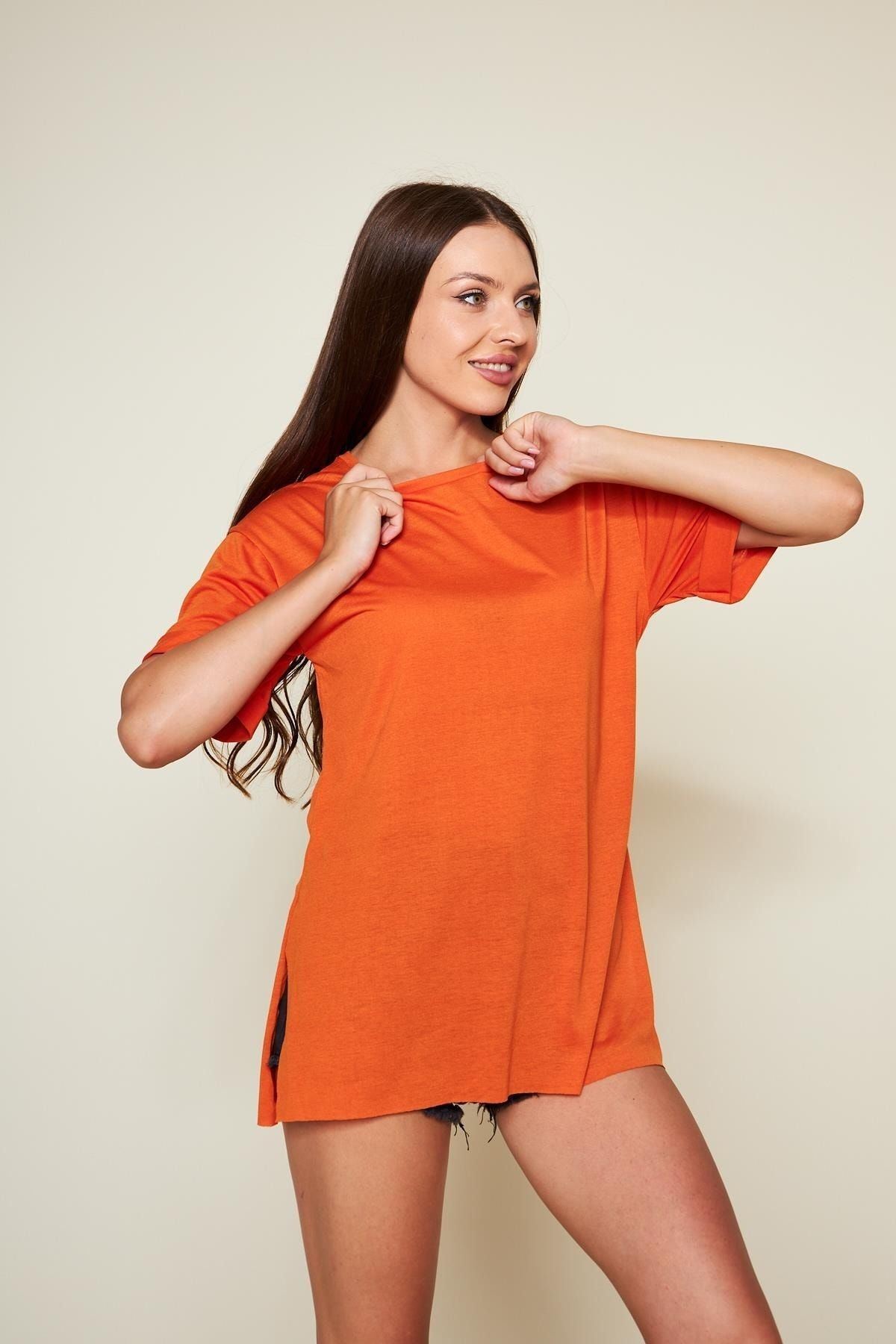 Kadın Kol Katlı Yırtmaçlı Salaş Oversize Tshirt