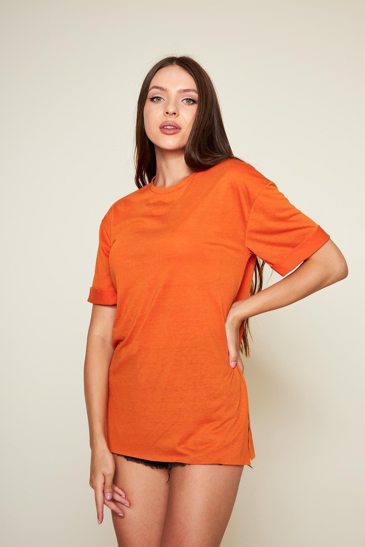 Kadın Kol Katlı Yırtmaçlı Salaş Oversize Tshirt