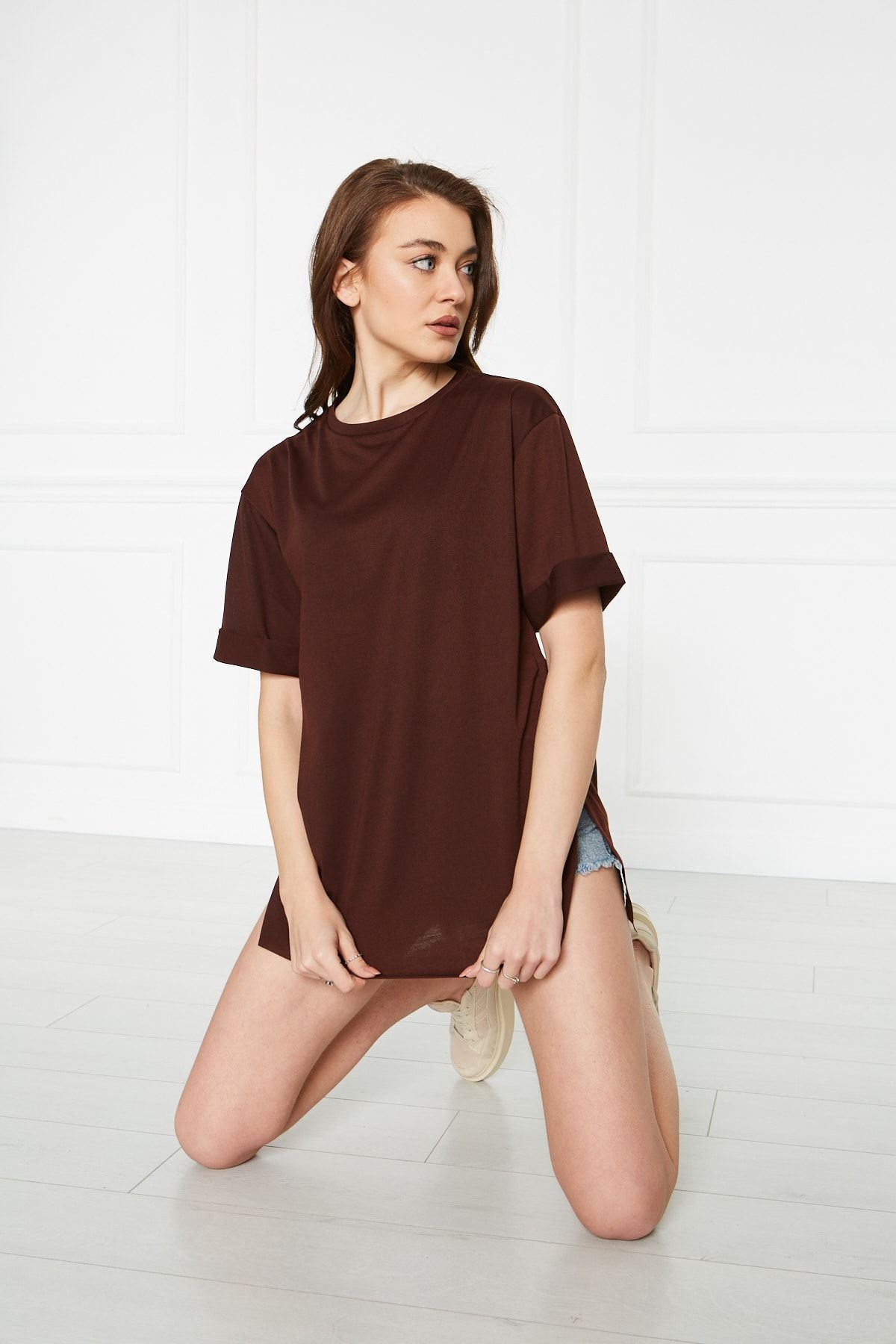 Kadın Kol Katlı Yırtmaçlı Salaş Oversize Tshirt