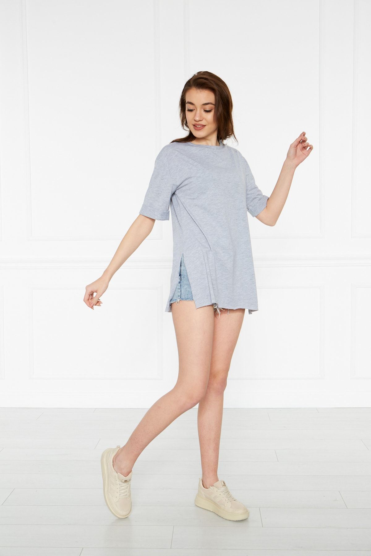 Kadın Kol Katlı Yırtmaçlı Salaş Oversize Tshirt