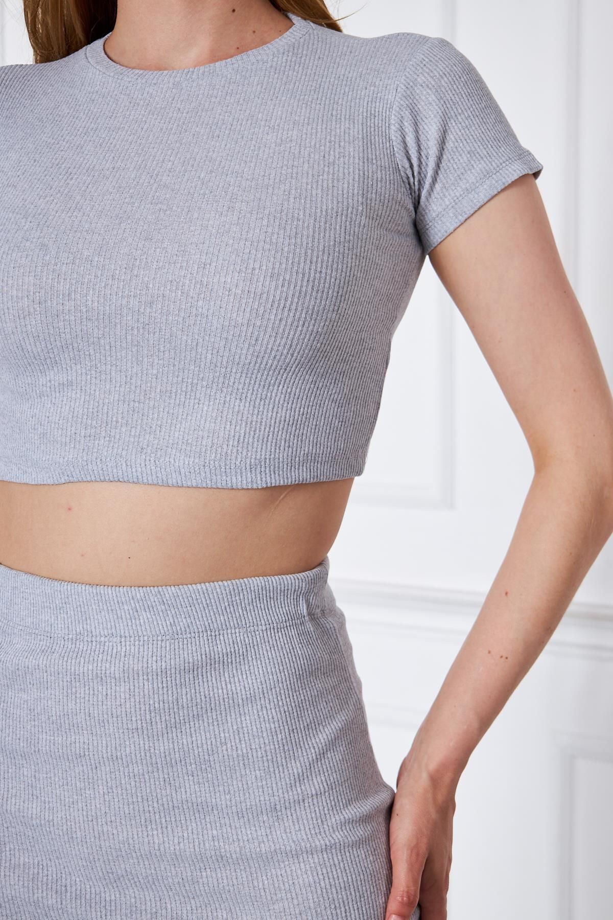 Kadın Crop ve Yırtmaçlı Etek Takım