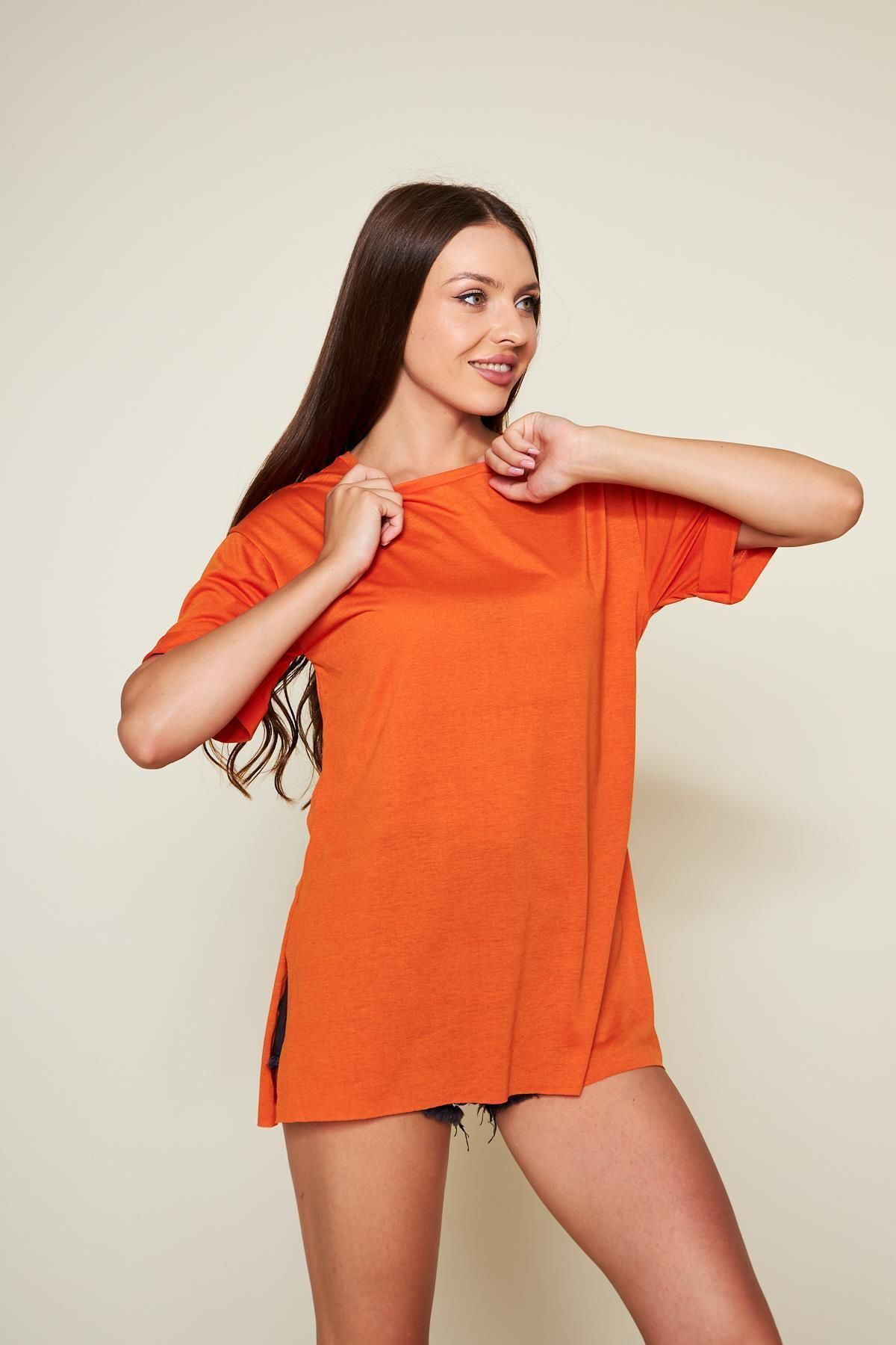 Kadın Kol Katlı Yırtmaçlı Salaş Oversize Tshirt