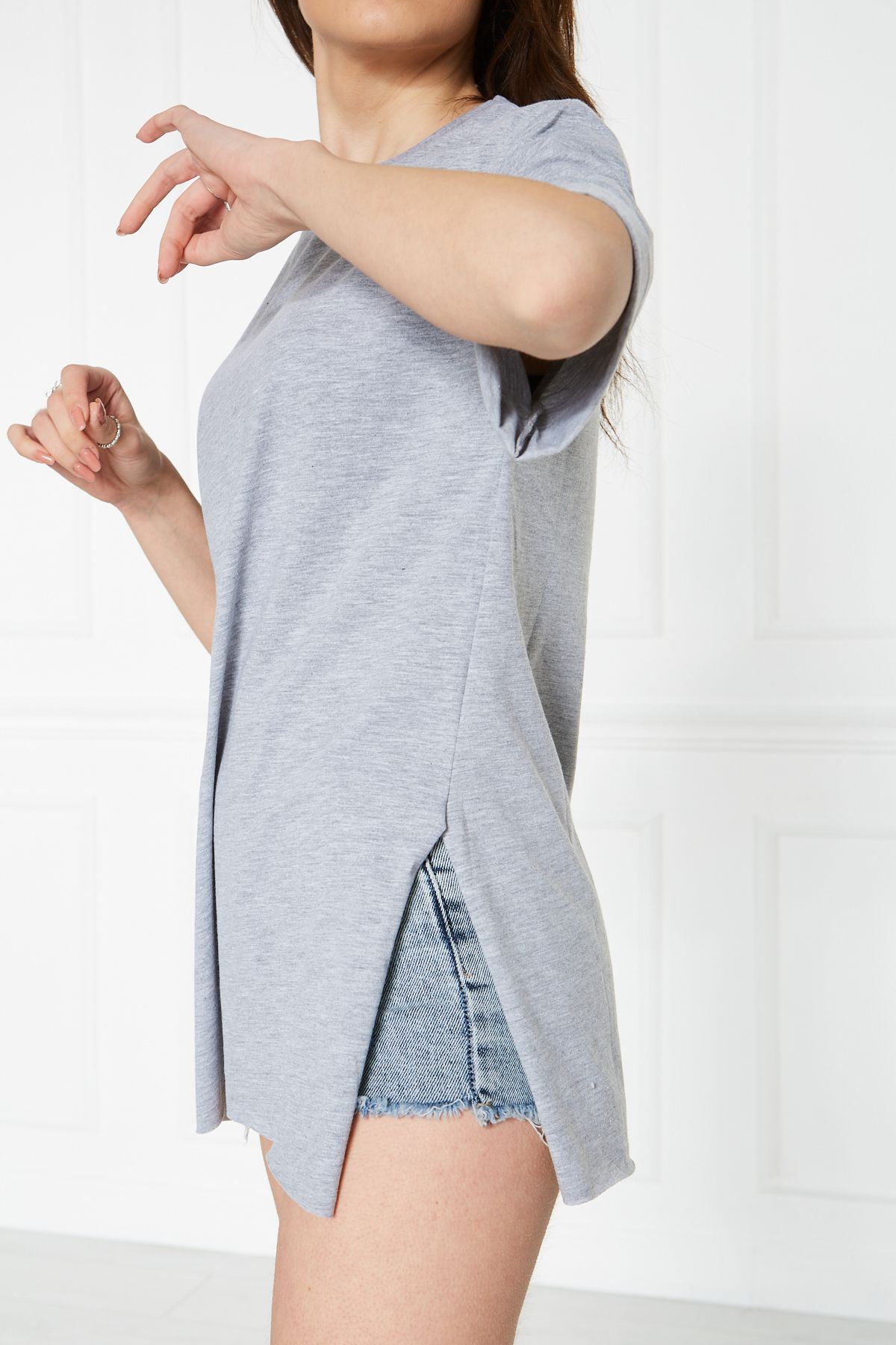 Kadın Kol Katlı Yırtmaçlı Salaş Oversize Tshirt