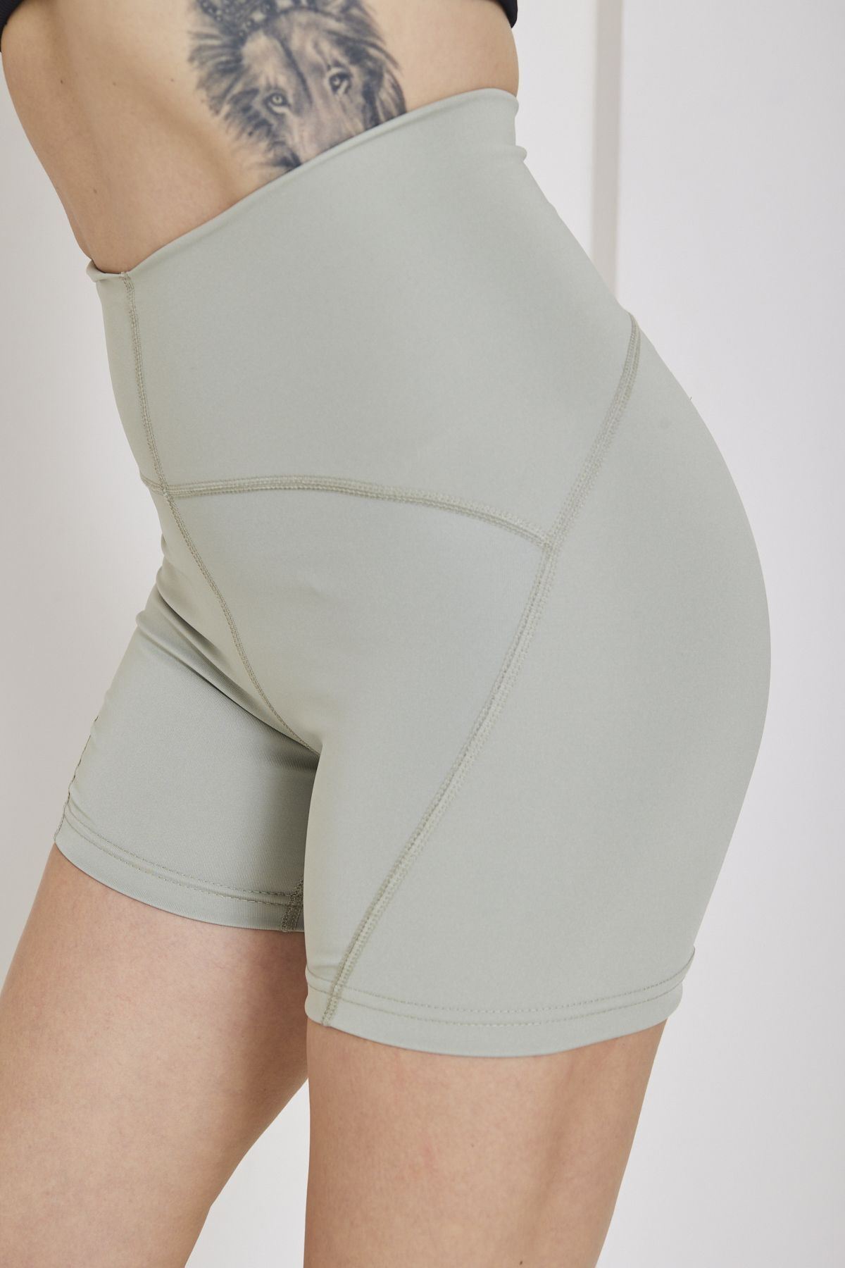 Yüksek Bel Loklu Toparlayıcı Etkili Şort Tayt