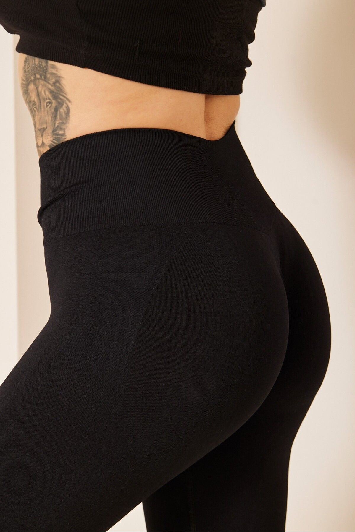 Yüksek Bel Kalça Şekillendirici Esnek Toparlayıcı Büzgülü Push-up Dikişsiz Tayt