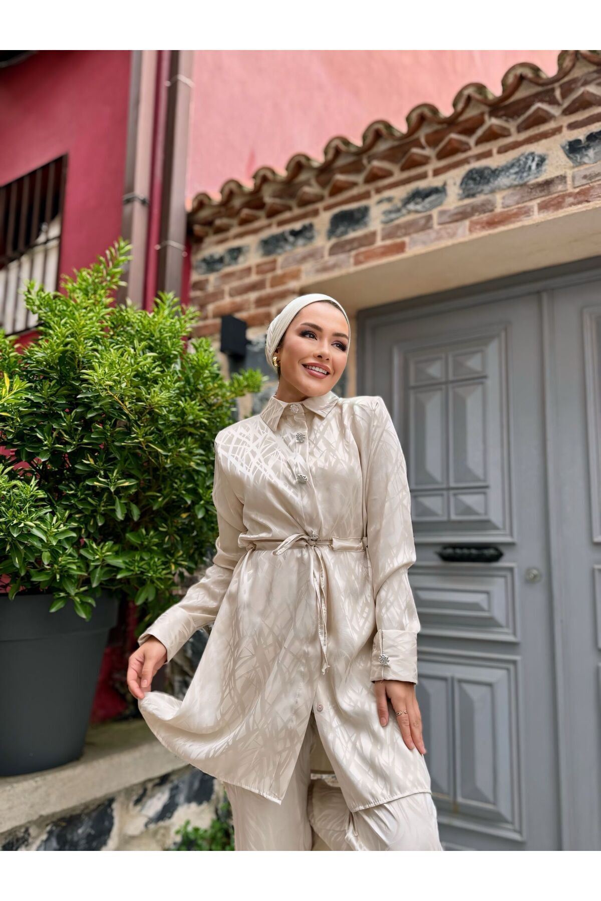 Belden Bağlamalı Kendinden Desenli Takım