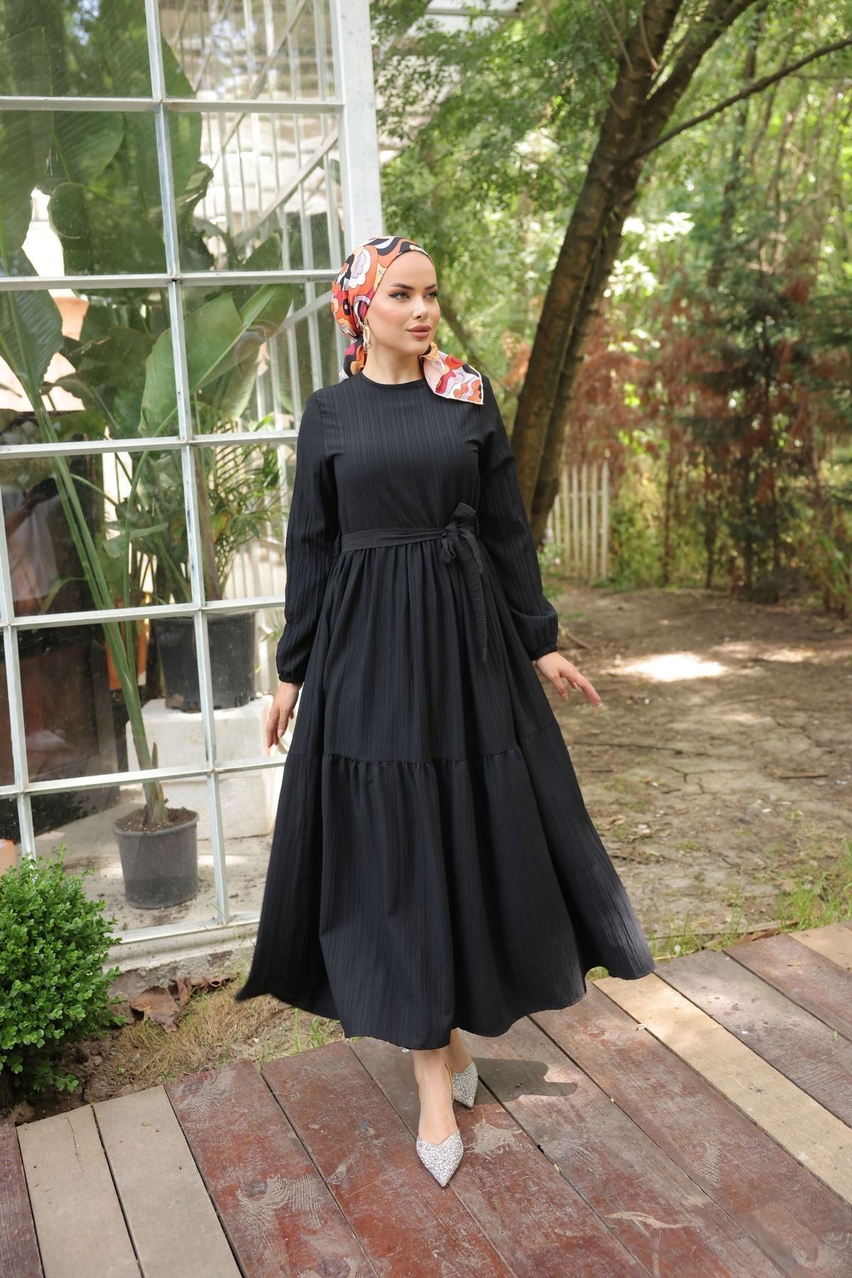 Kadın Şık Kendinden Dokulu Kuşaklı Siyah Uzun Elbise