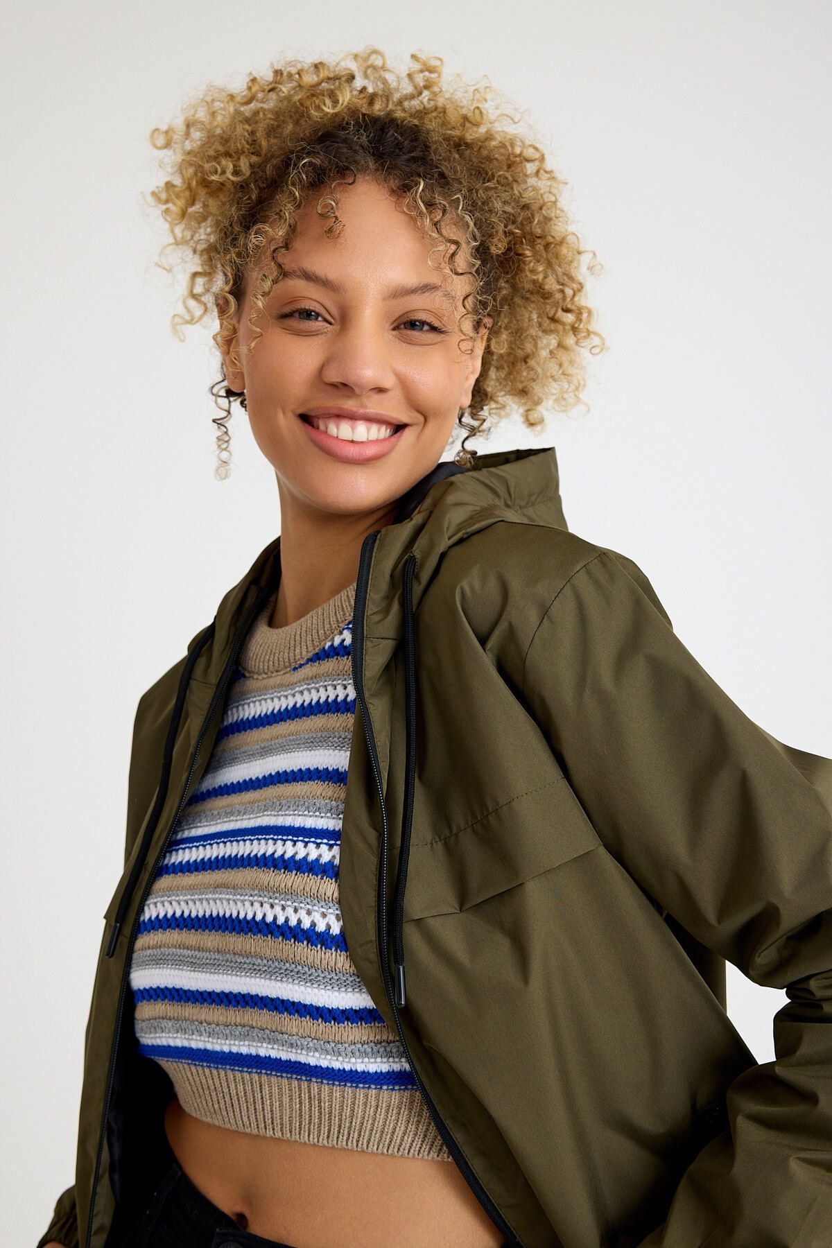 Kadın Içi Astarlı Suya Dayanıklı Kapüşonlu Cepli Yağmurluk