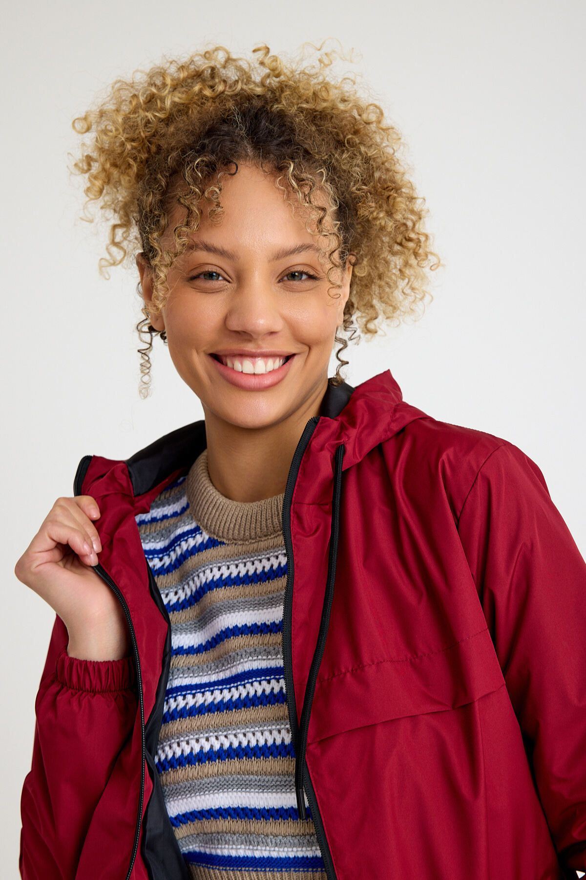 Kadın Içi Astarlı Suya Dayanıklı Kapüşonlu Cepli Yağmurluk