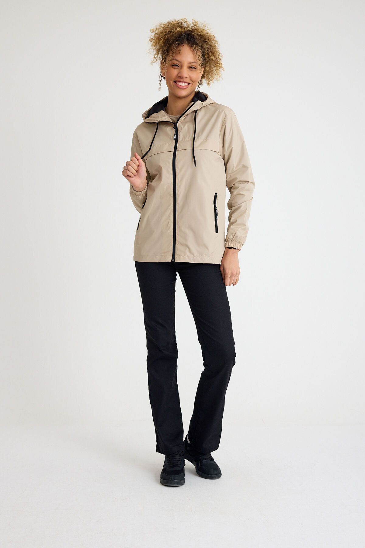 Kadın Içi Astarlı Suya Dayanıklı Kapüşonlu Cepli Yağmurluk