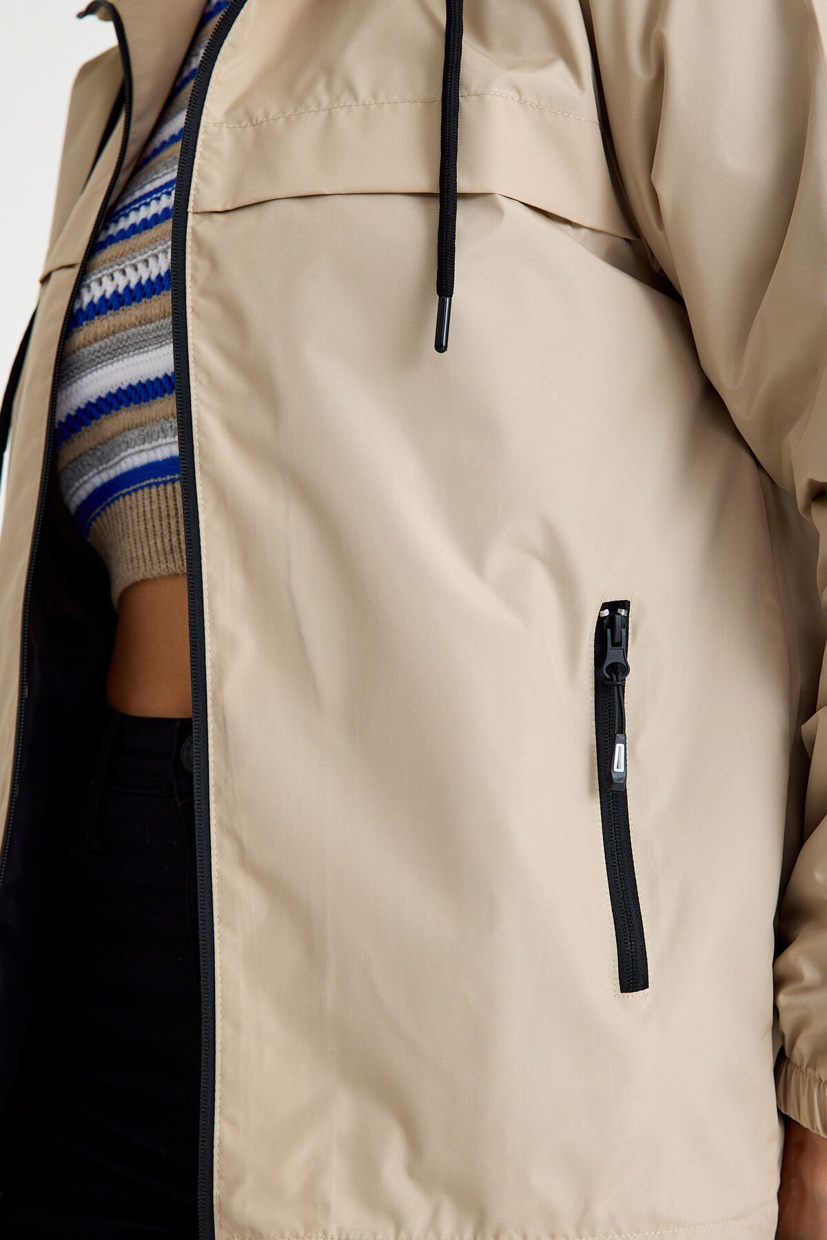 Kadın Içi Astarlı Suya Dayanıklı Kapüşonlu Cepli Yağmurluk