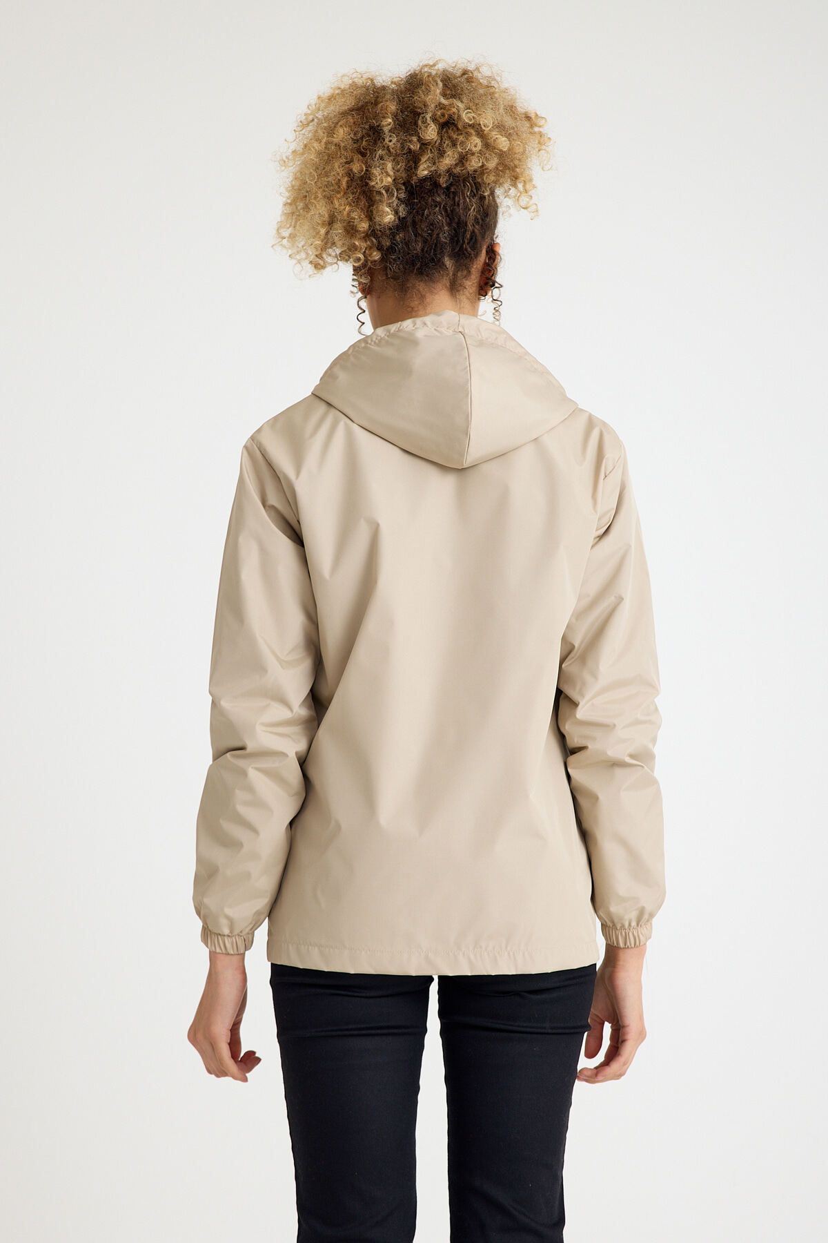 Kadın Içi Astarlı Suya Dayanıklı Kapüşonlu Cepli Yağmurluk