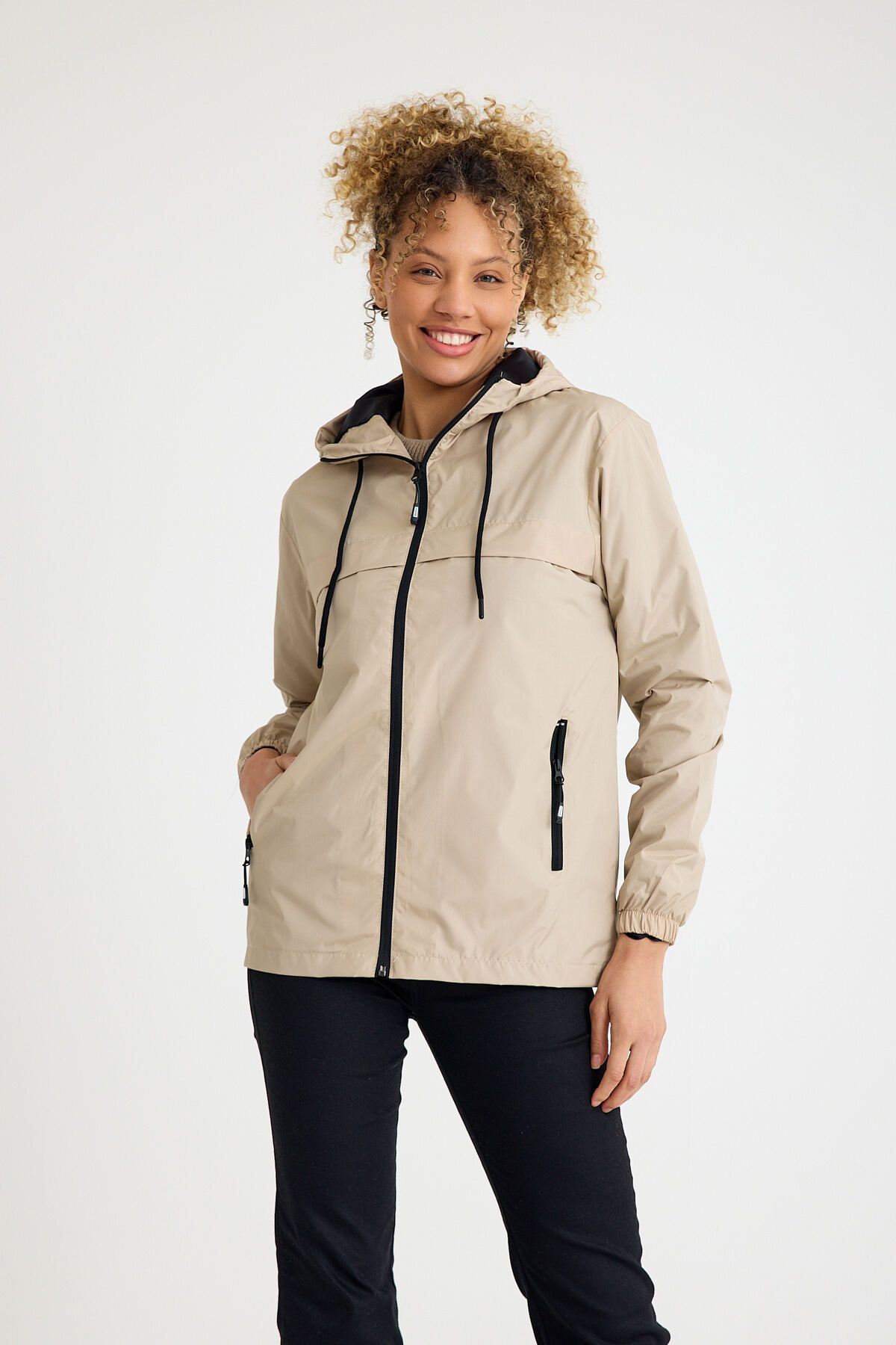 Kadın Içi Astarlı Suya Dayanıklı Kapüşonlu Cepli Yağmurluk