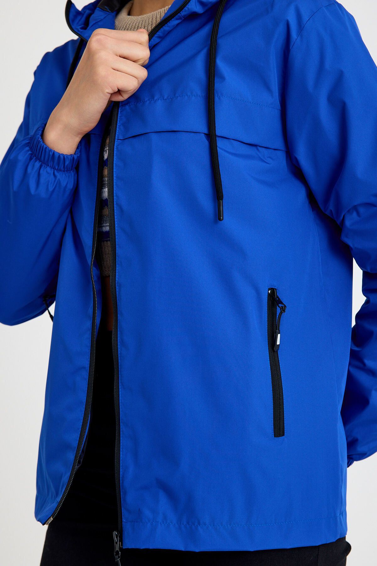 Kadın Içi Astarlı Suya Dayanıklı Kapüşonlu Cepli Yağmurluk