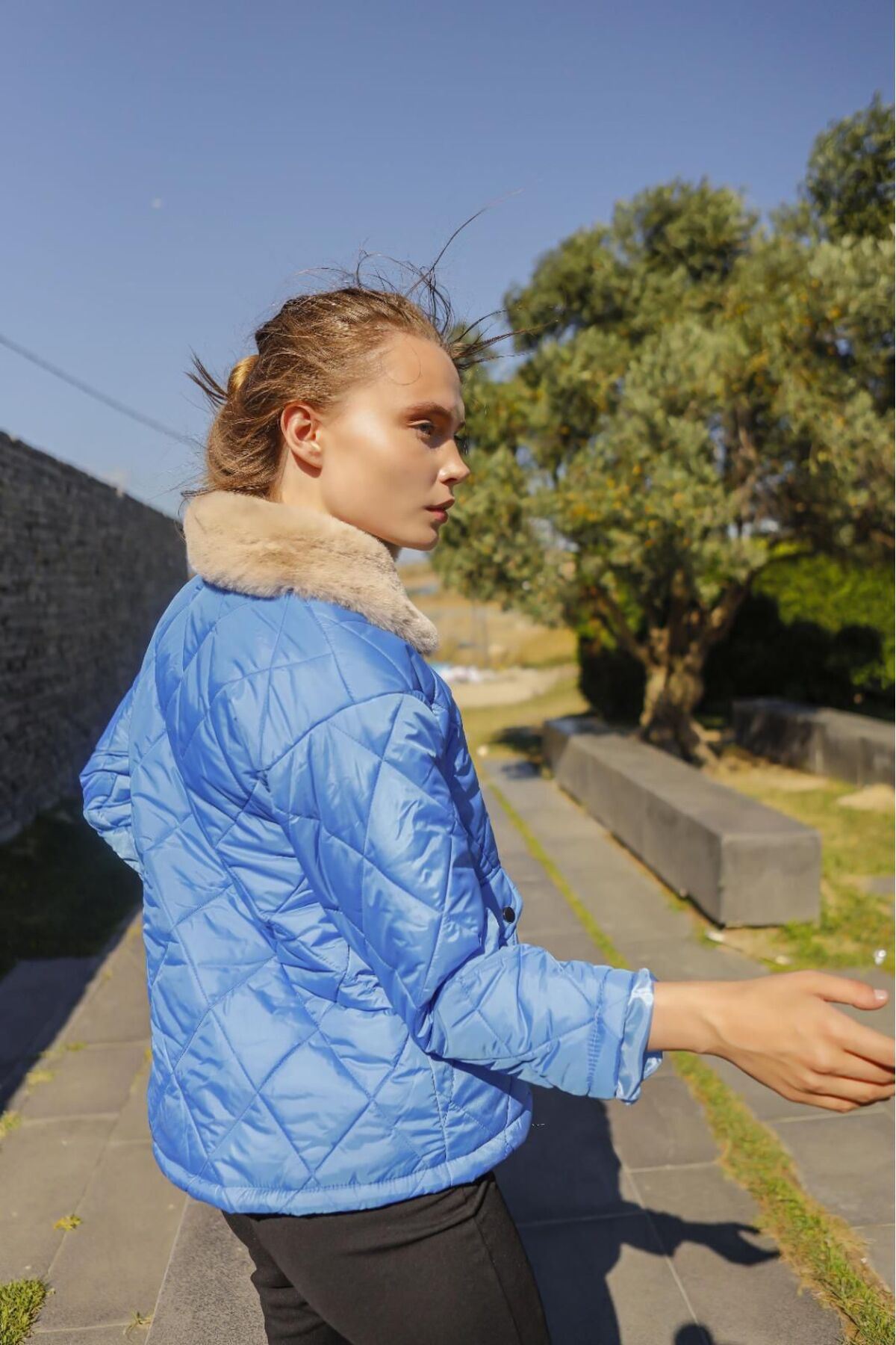 Kadın Kürk Yaka Baklava Desenli Kapitone Mavi Ceket