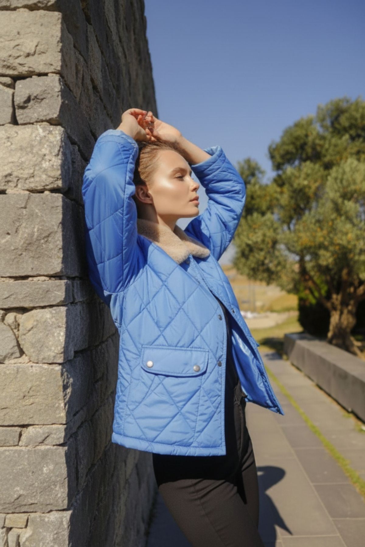 Kadın Kürk Yaka Baklava Desenli Kapitone Mavi Ceket