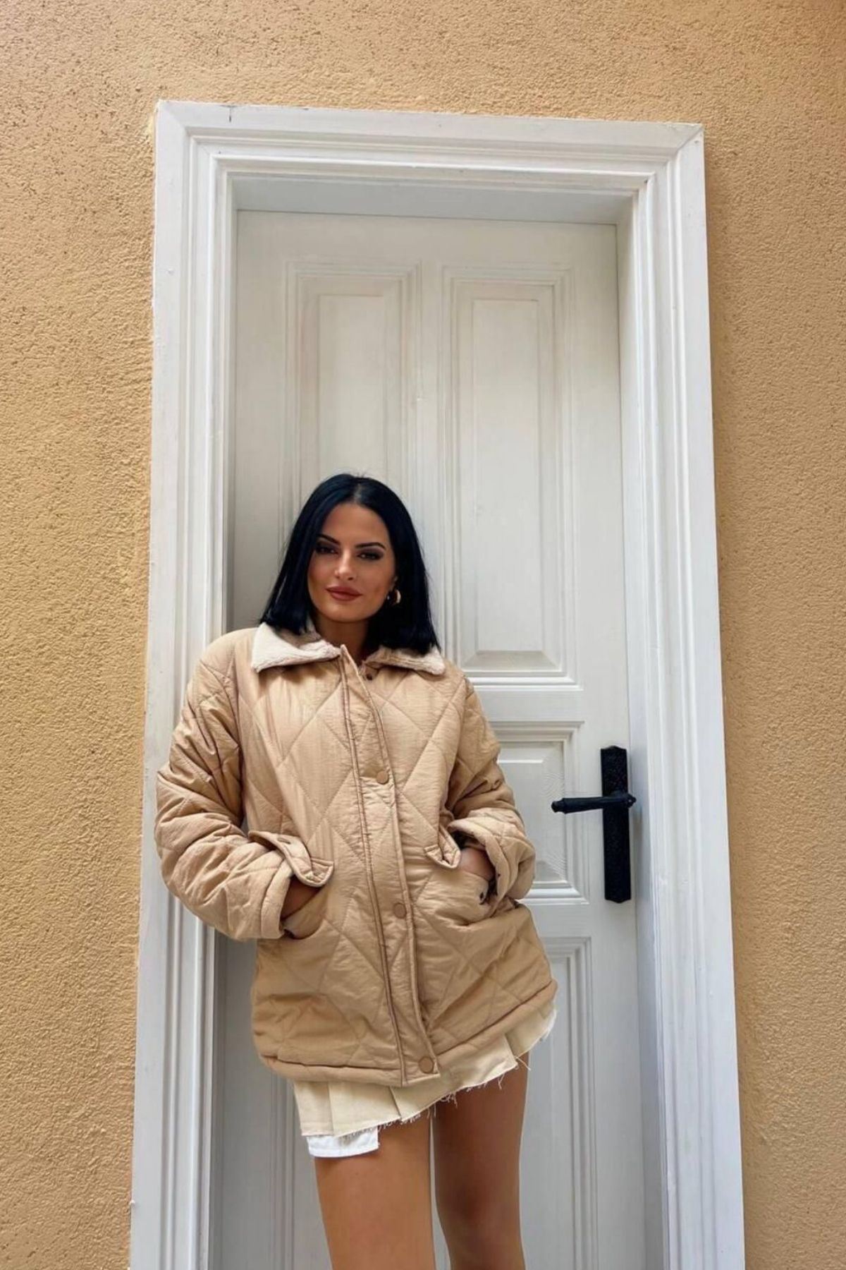 Kadın Kürk Yaka Baklava Desenli Kapitone Bej Ceket