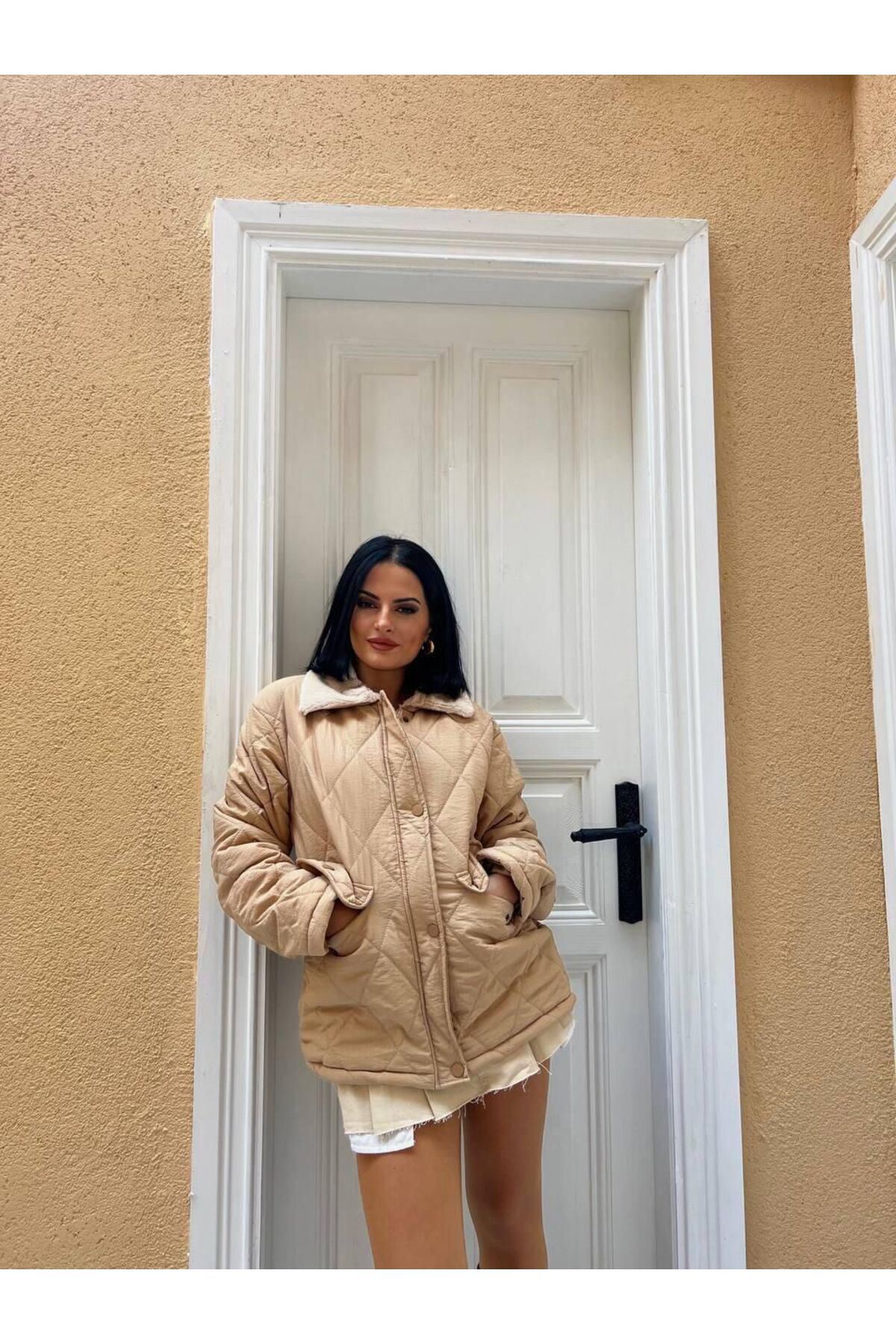 Kadın Kürk Yaka Baklava Desenli Kapitone Bej Ceket