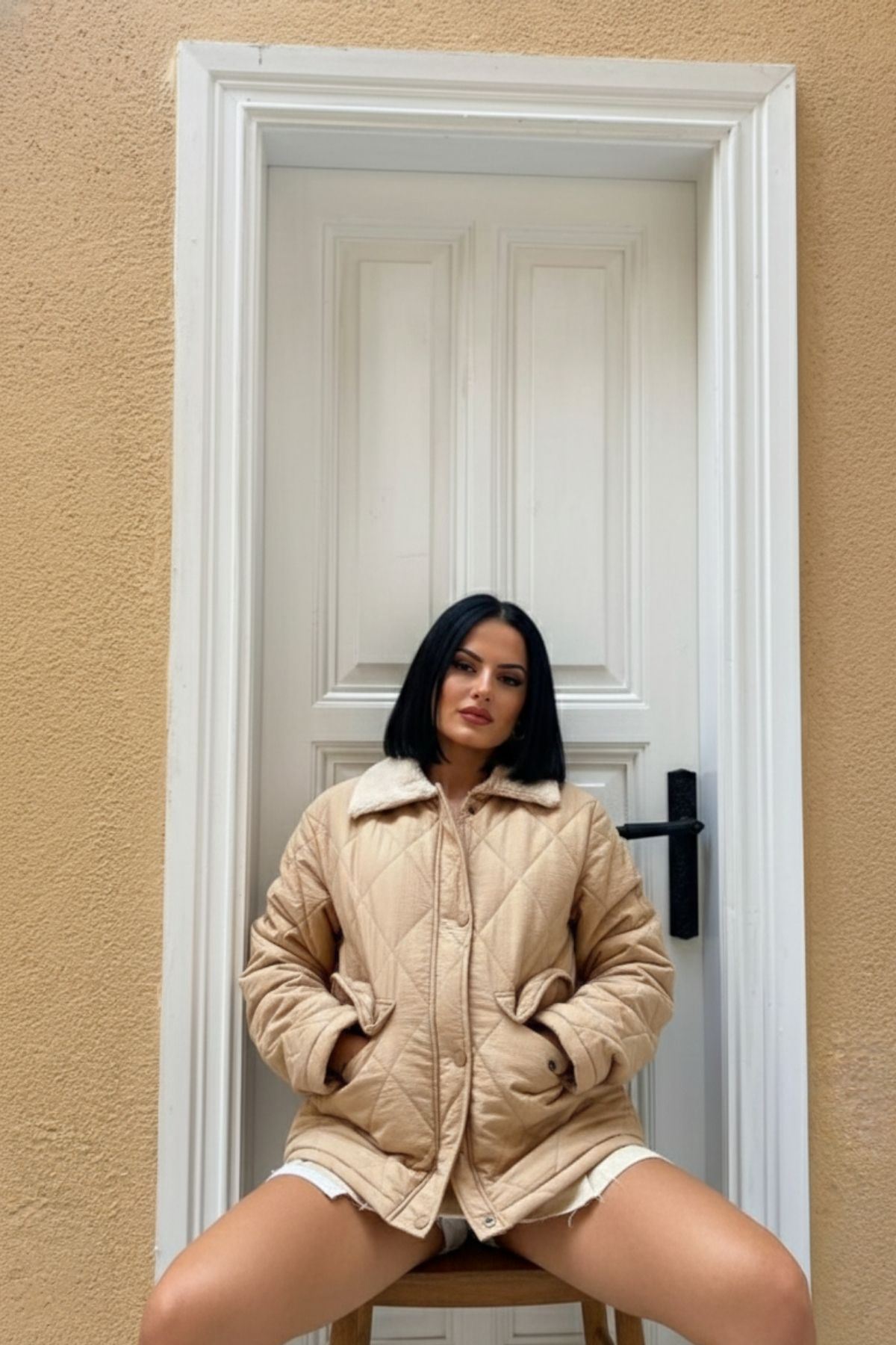 Kadın Kürk Yaka Baklava Desenli Kapitone Bej Ceket