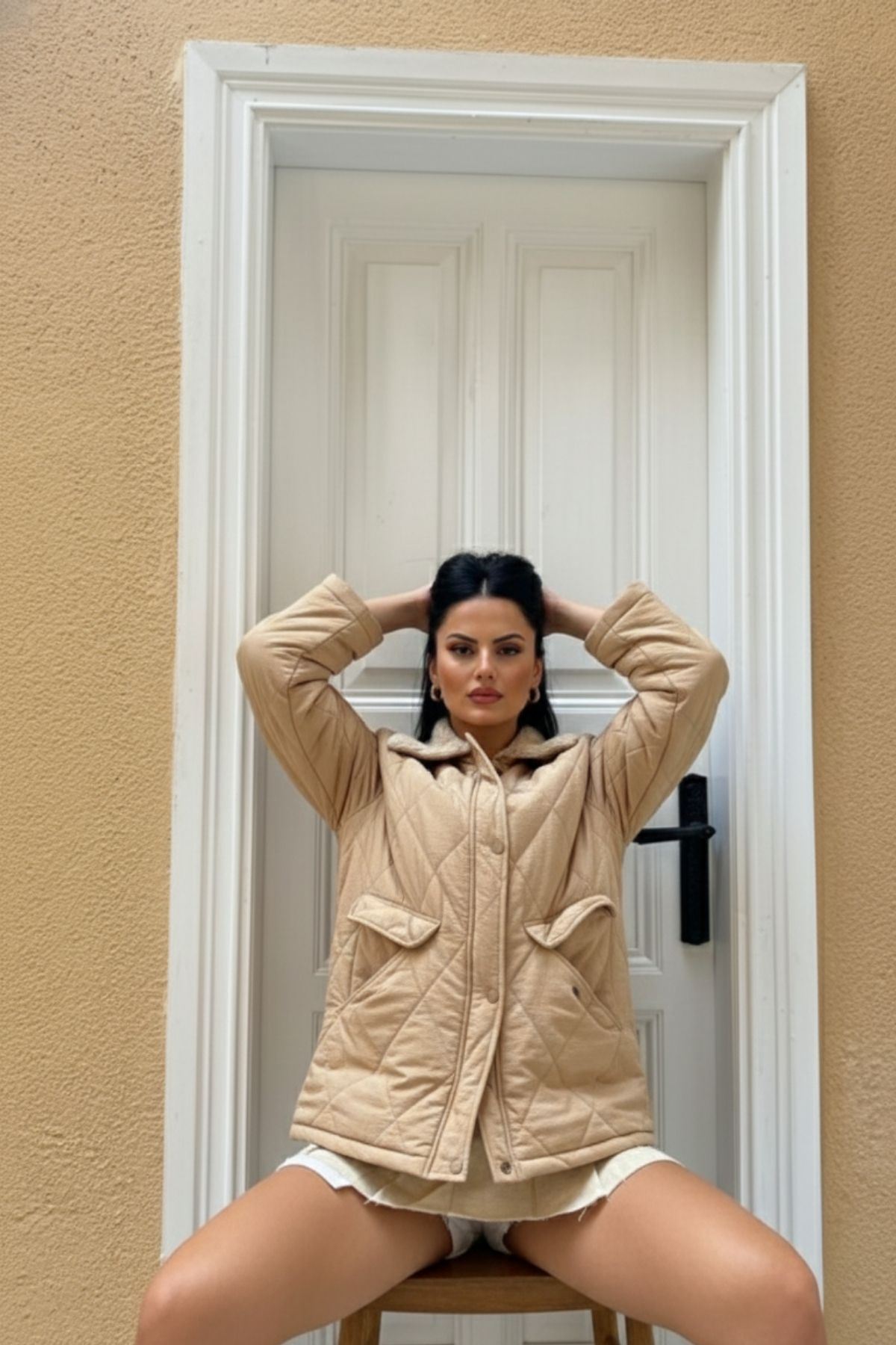 Kadın Kürk Yaka Baklava Desenli Kapitone Bej Ceket