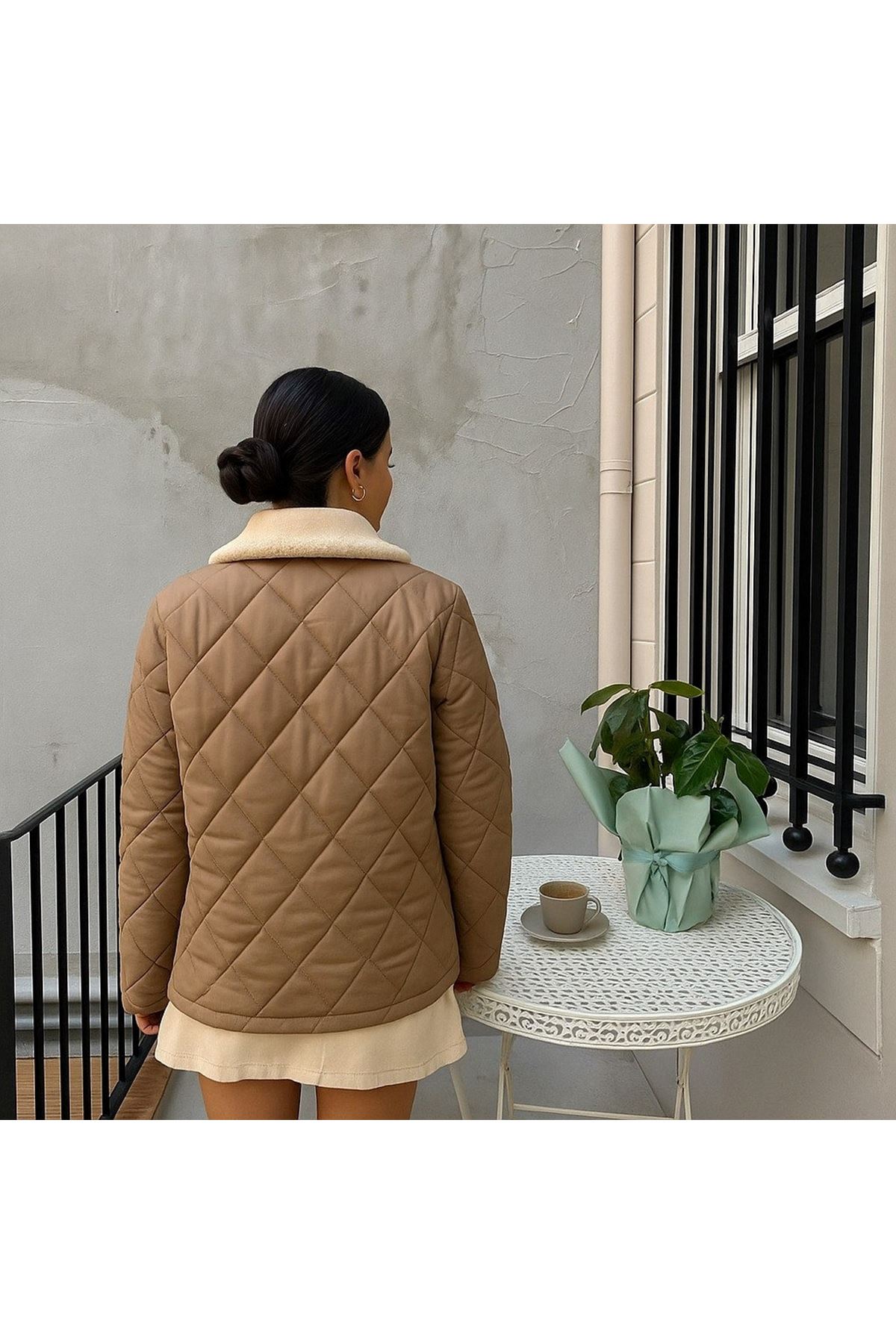 Kadın Kürk Yaka Baklava Desenli Kapitone Mavi Ceket