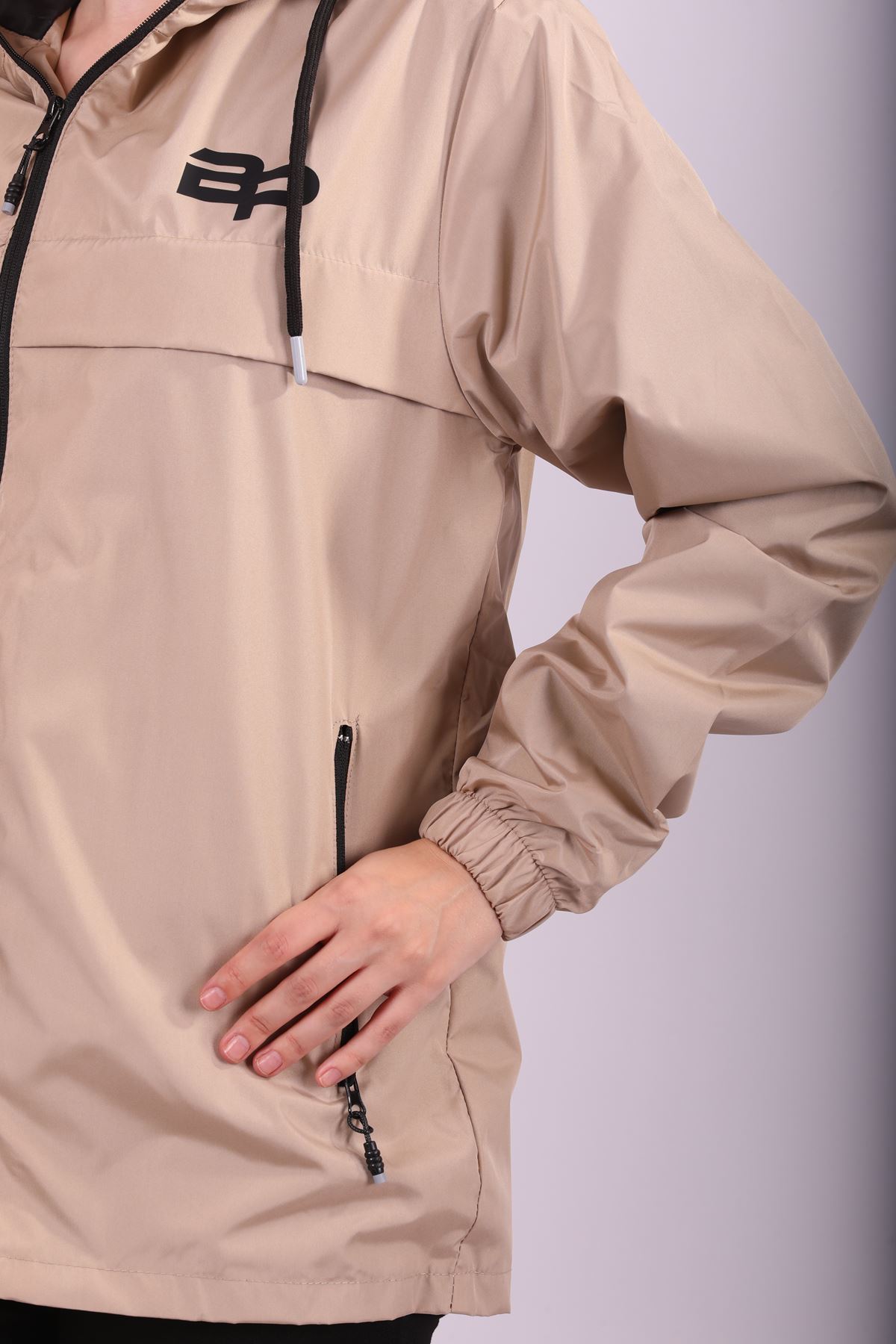 Kadın Içi Astarlı Suya Dayanıklı Kapüşonlu Yağmurluk