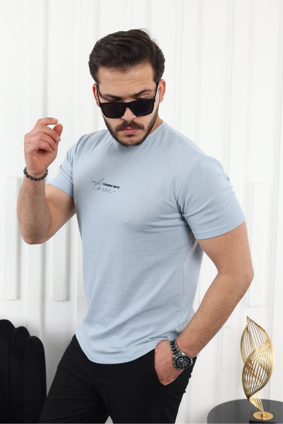 Kendinden Desenli Baskılı T-Shirt