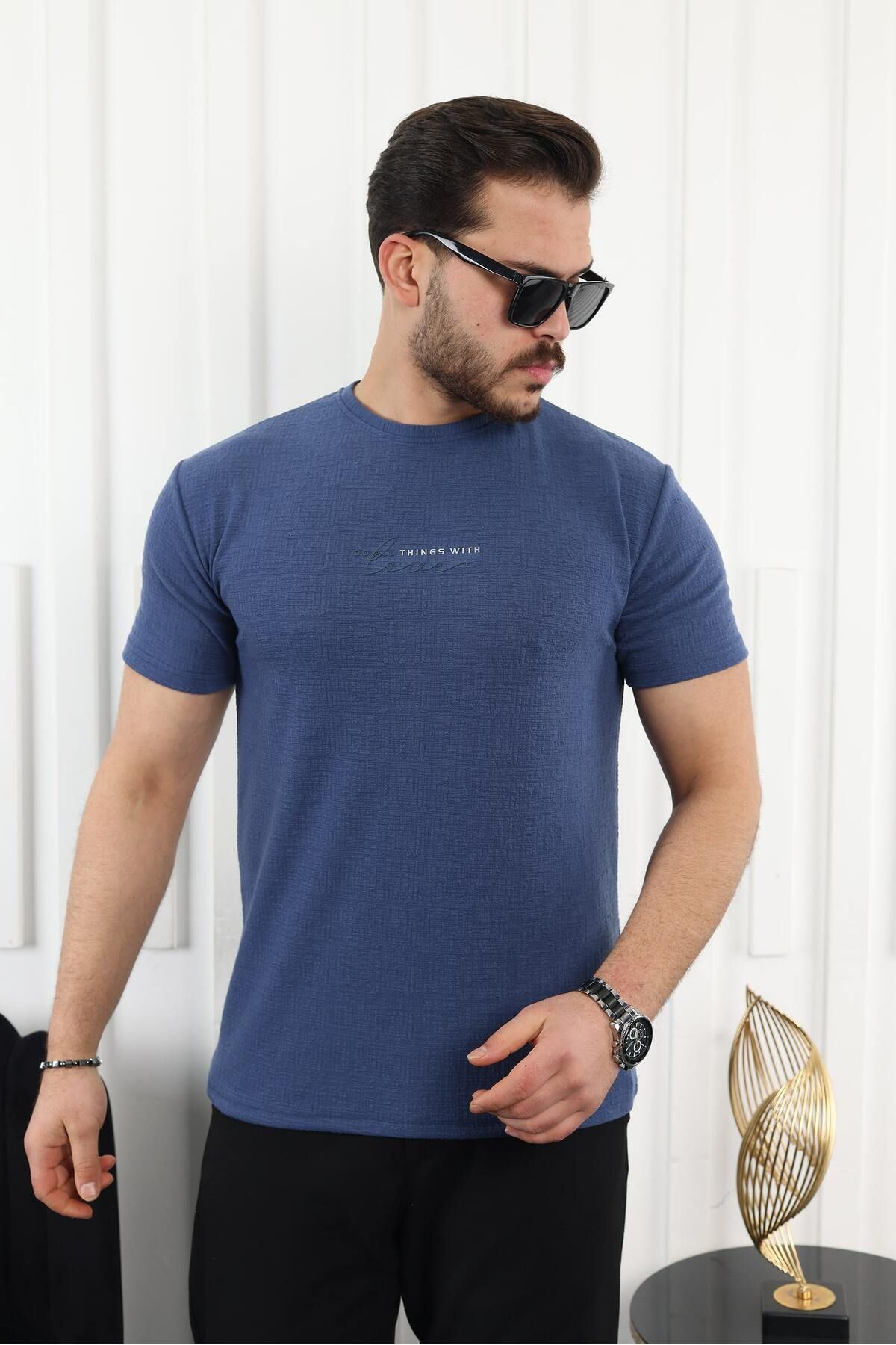 Kendinden Desenli Baskılı T-Shirt