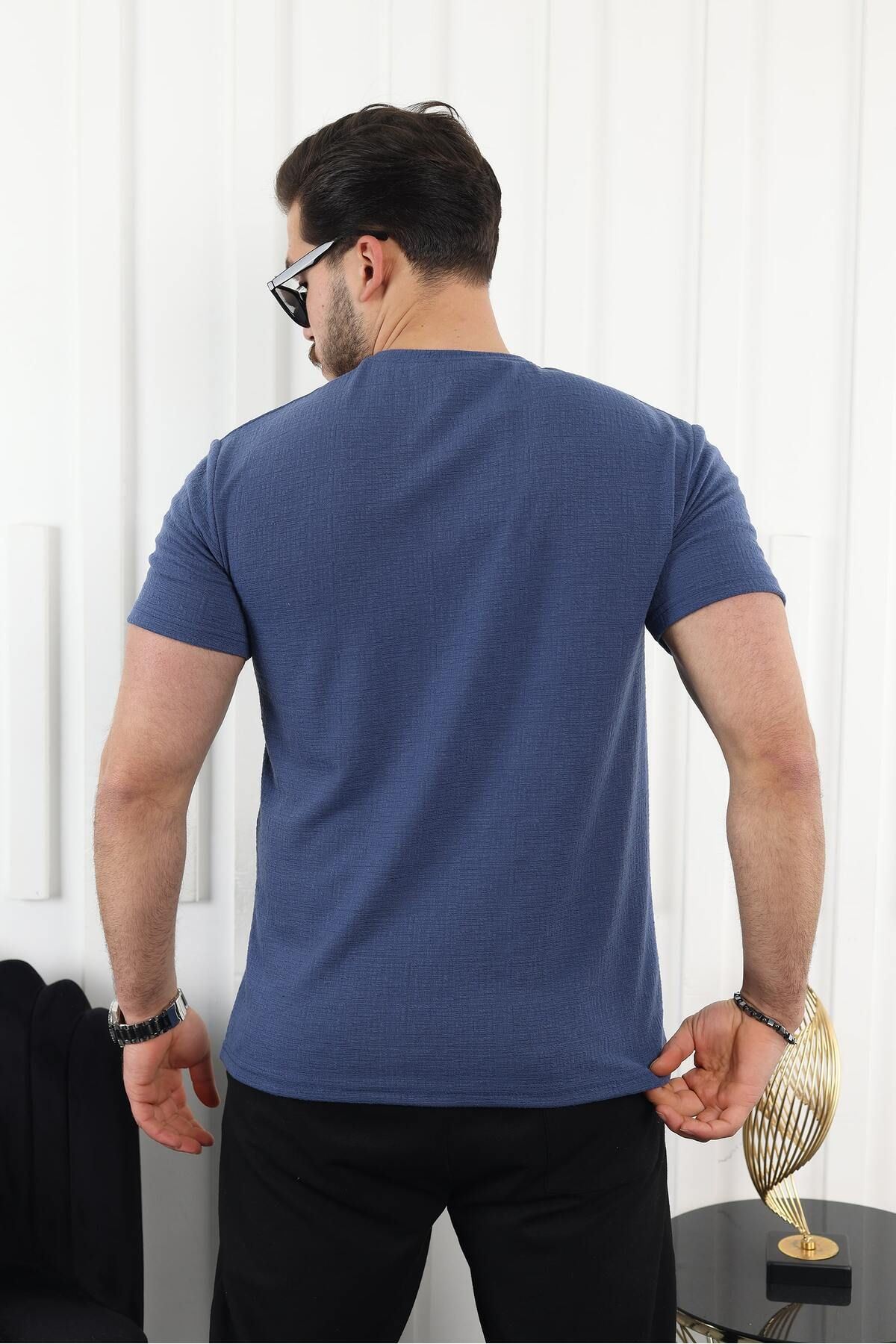 Kendinden Desenli Baskılı T-Shirt