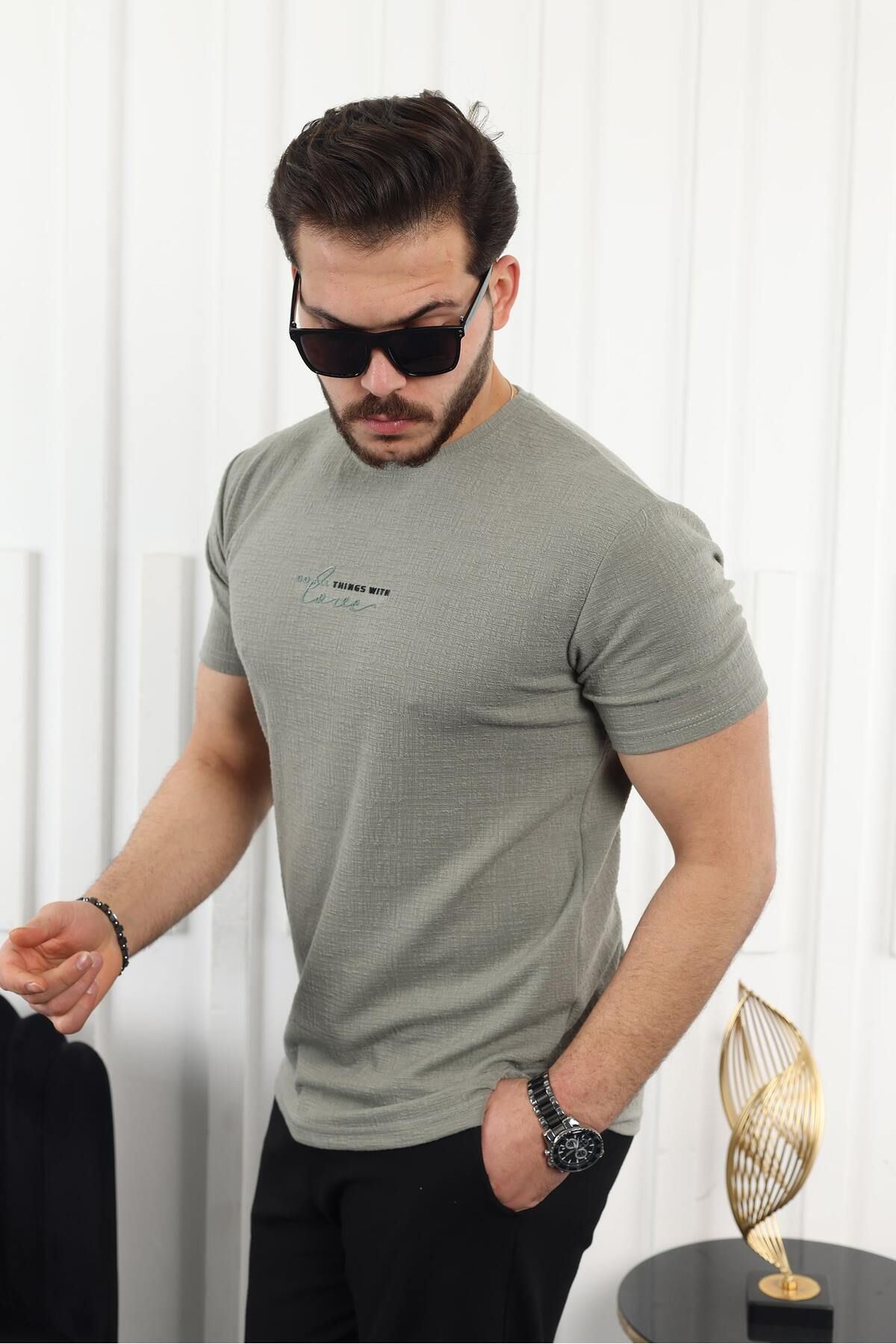 Kendinden Desenli Baskılı T-Shirt