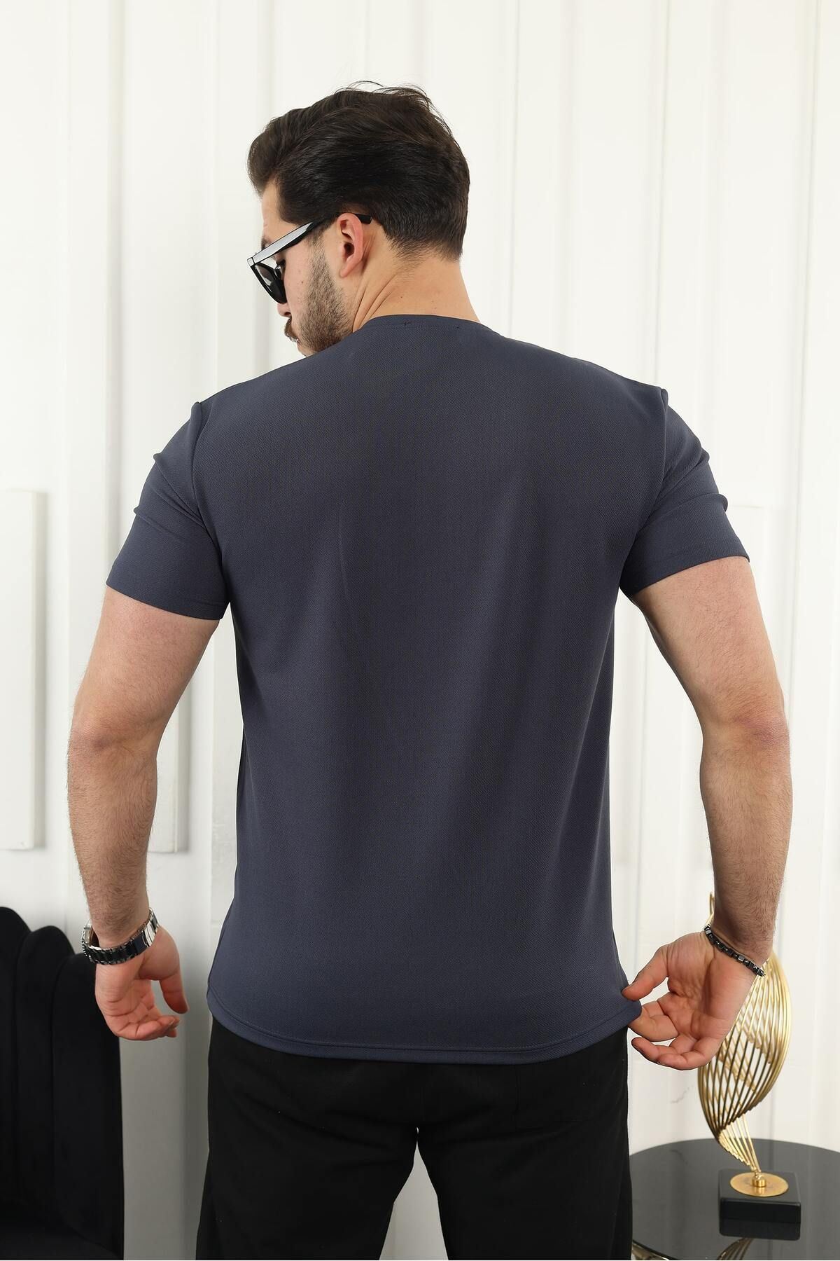 Şerit Detaylı Baskılı T-Shirt