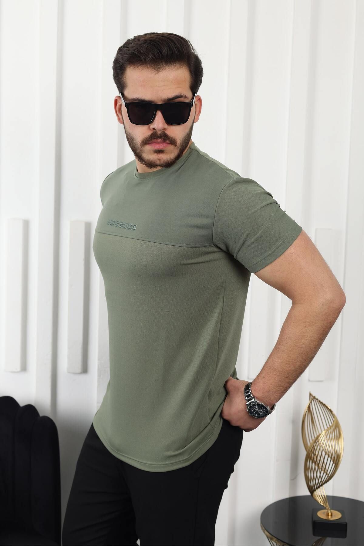 Şerit Detaylı Baskılı T-Shirt