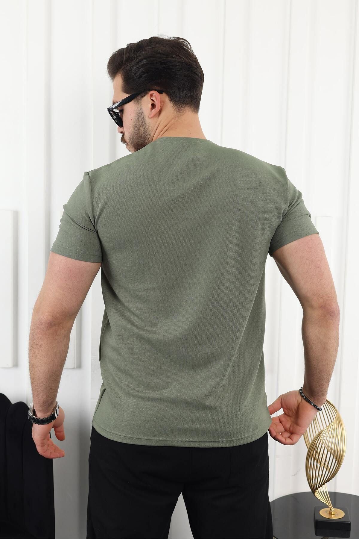 Şerit Detaylı Baskılı T-Shirt