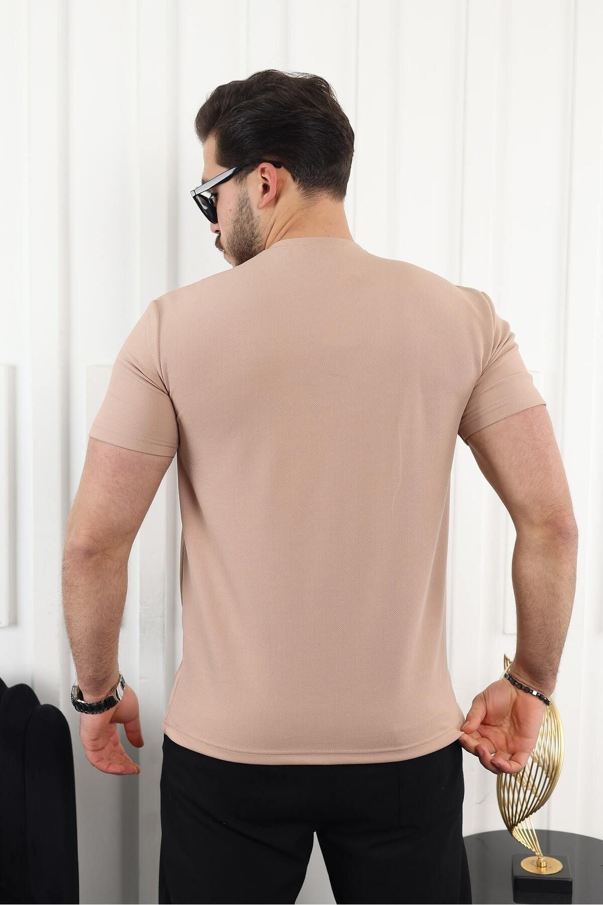 Şerit Detaylı Baskılı T-Shirt