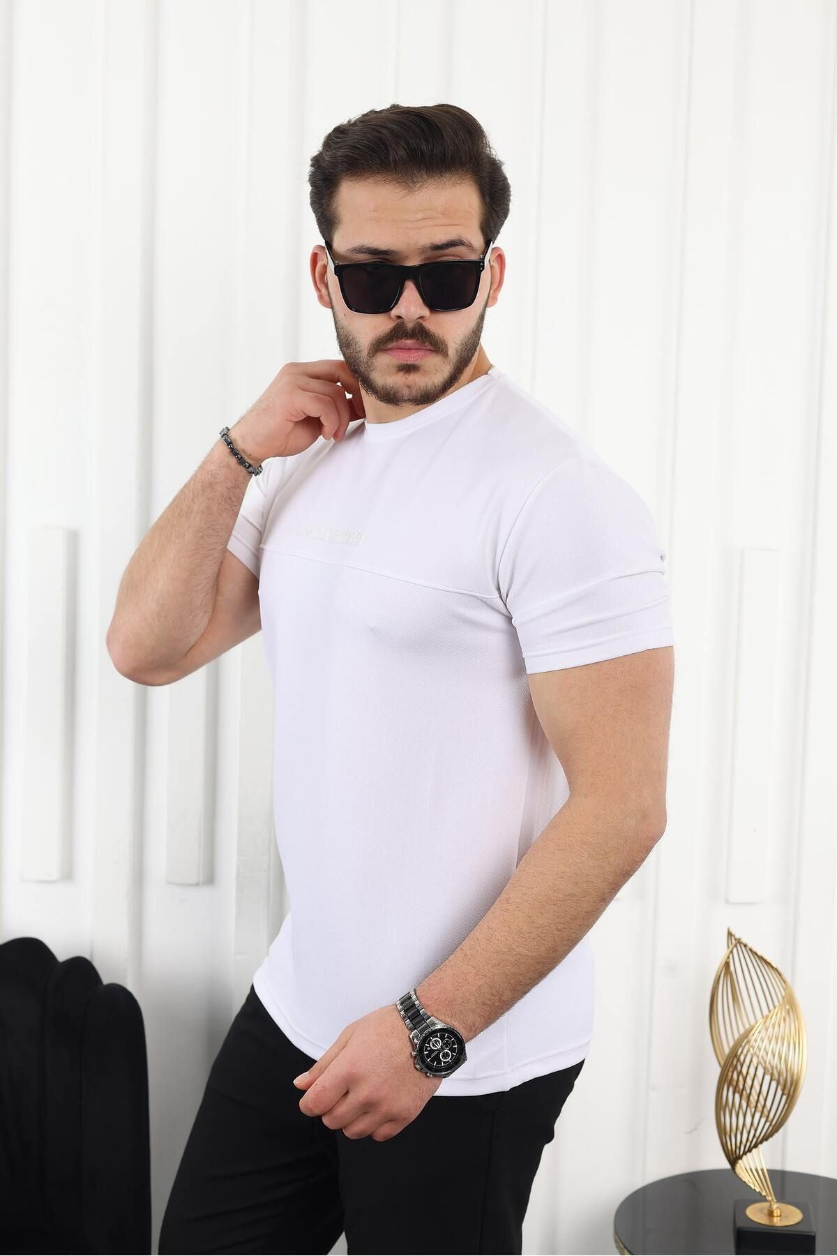 Şerit Detaylı Baskılı T-Shirt