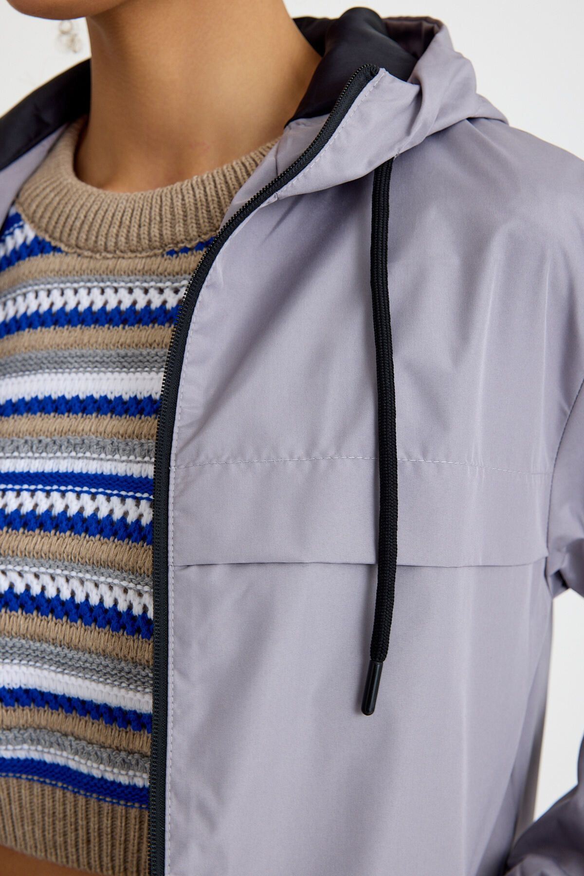 Kadın Astarlı Kapşonlu Gri Rüzgarlık & Yağmurluk