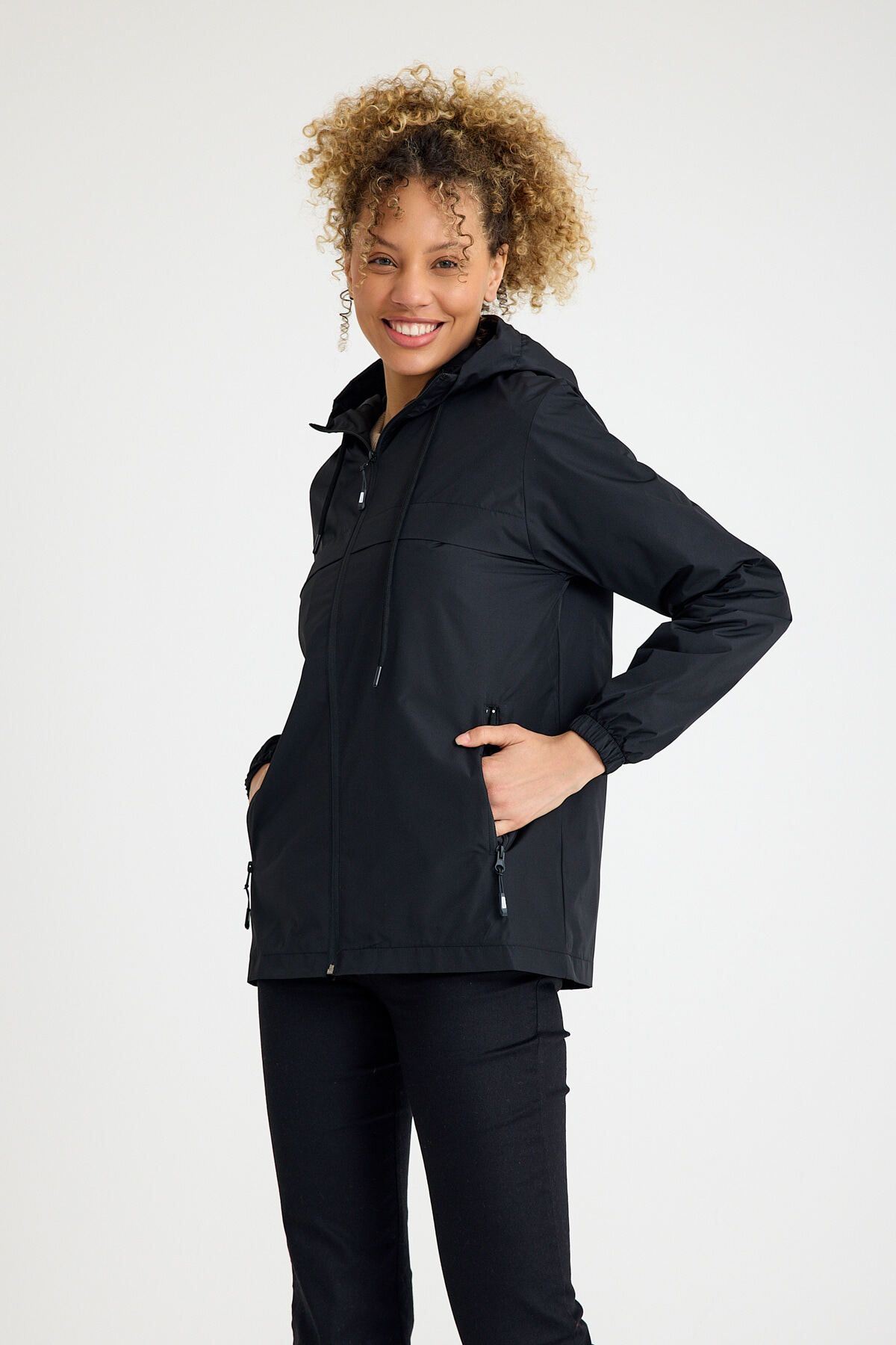 Kadın Astarlı Kapşonlu Siyah Rüzgarlık & Yağmurluk