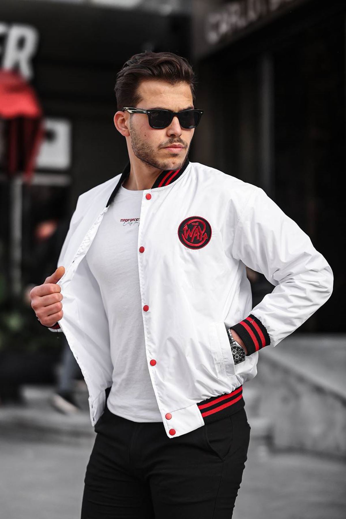 Erkek Baskılı Kapşonlu Beyaz Kolej Rüzgarlık & Yağmurluk